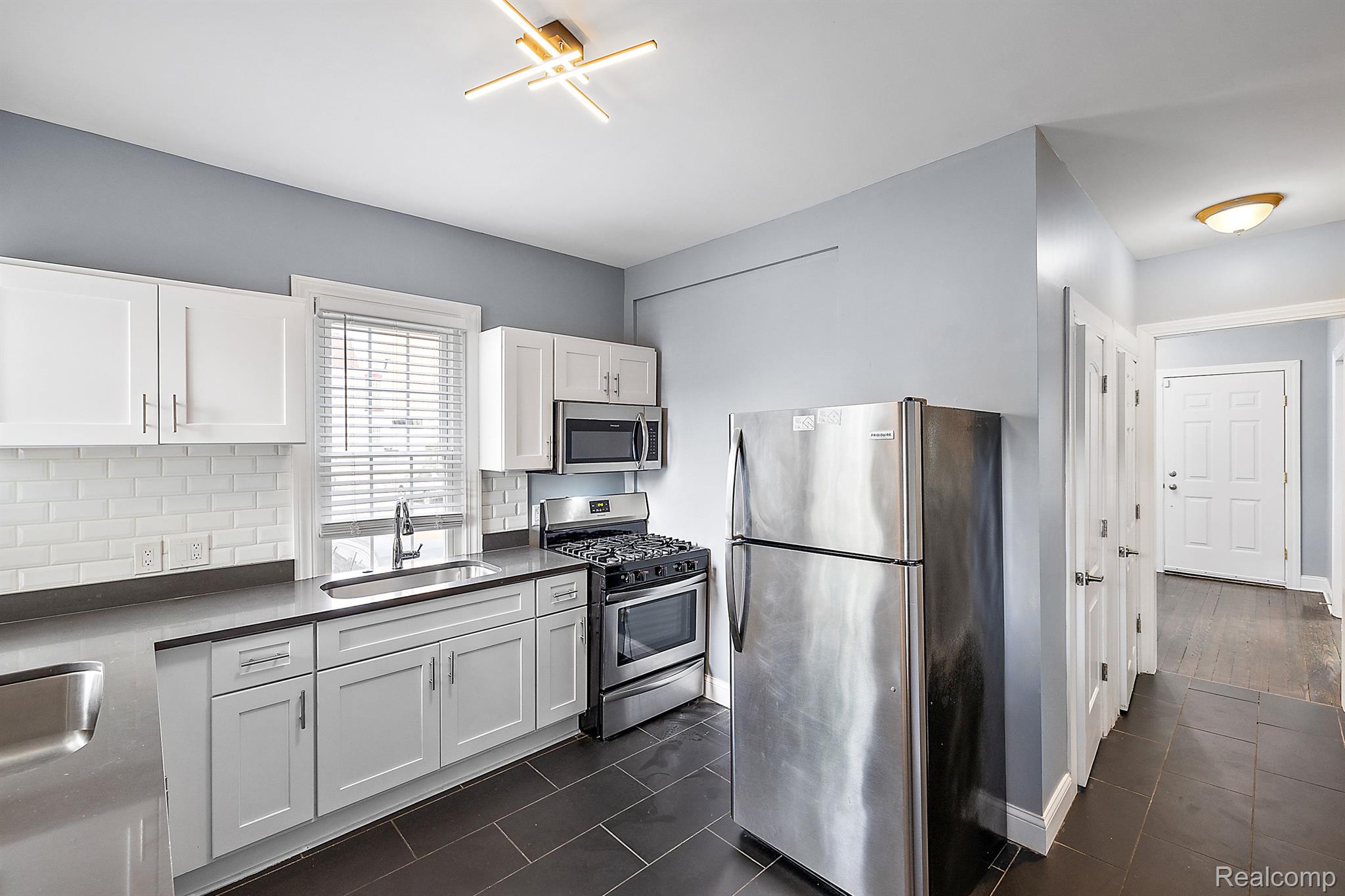 234 E BETHUNE Street