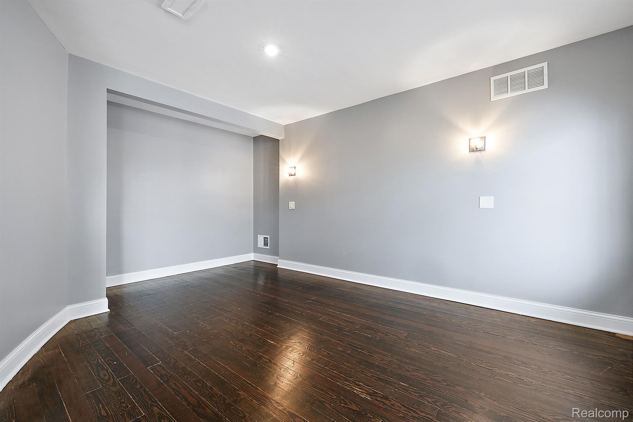 234 E BETHUNE Street