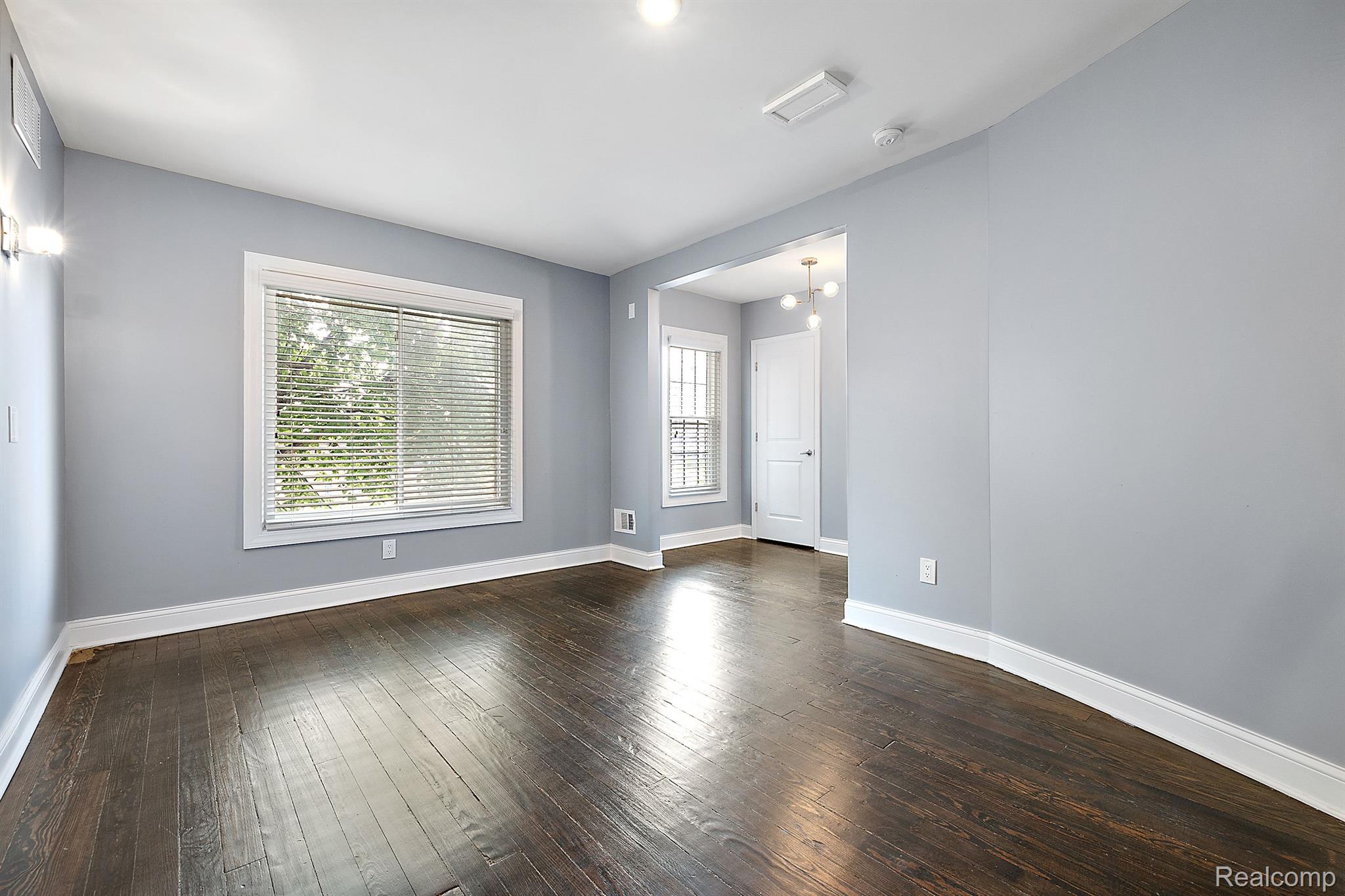 234 E BETHUNE Street