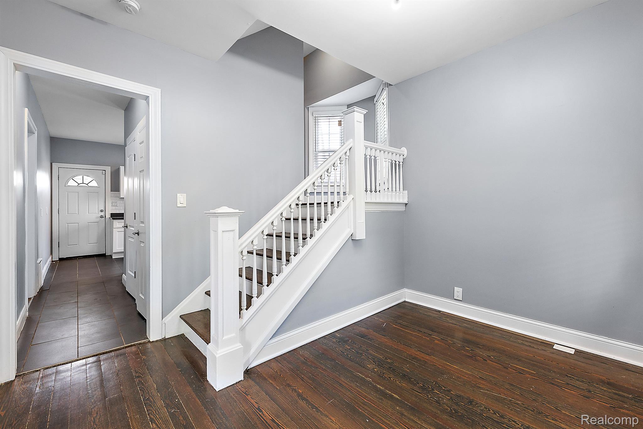 234 E BETHUNE Street