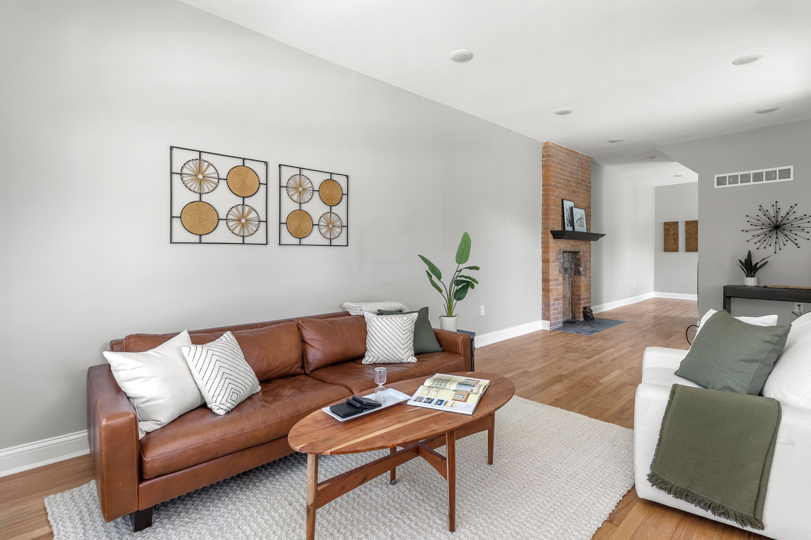 4114 TRUMBULL Street