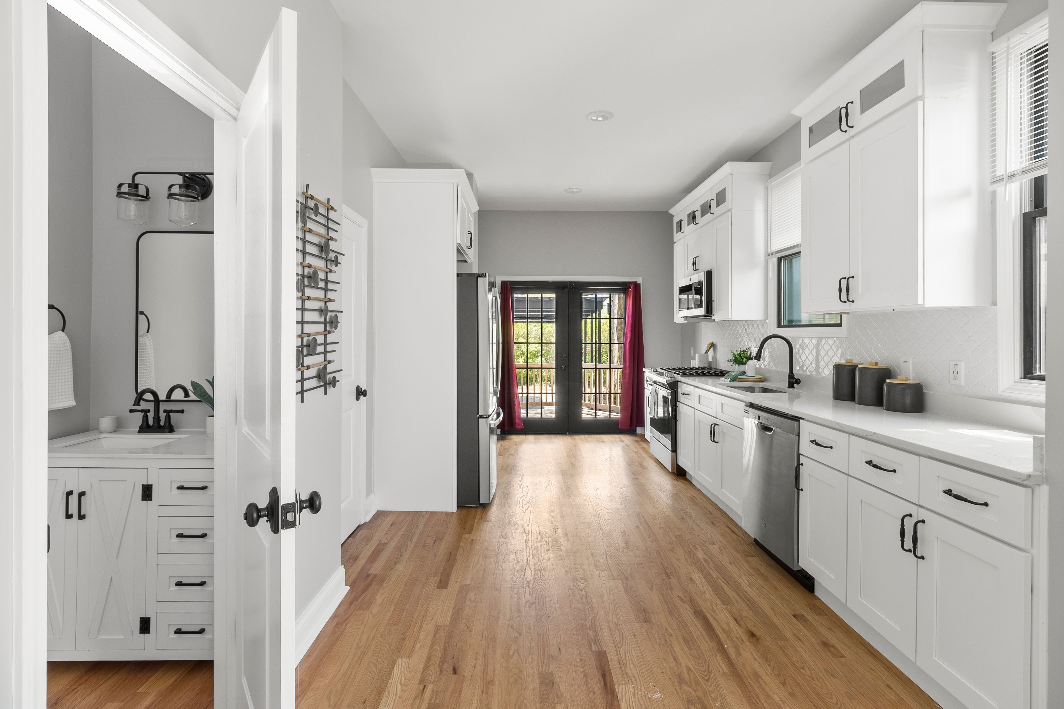 4114 TRUMBULL Street