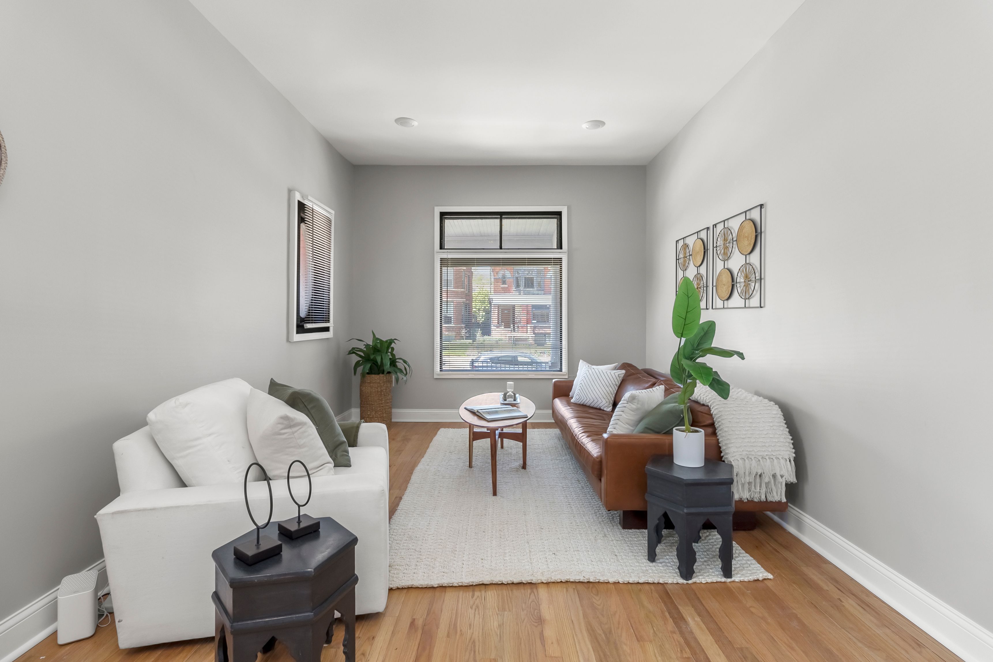 4114 TRUMBULL Street