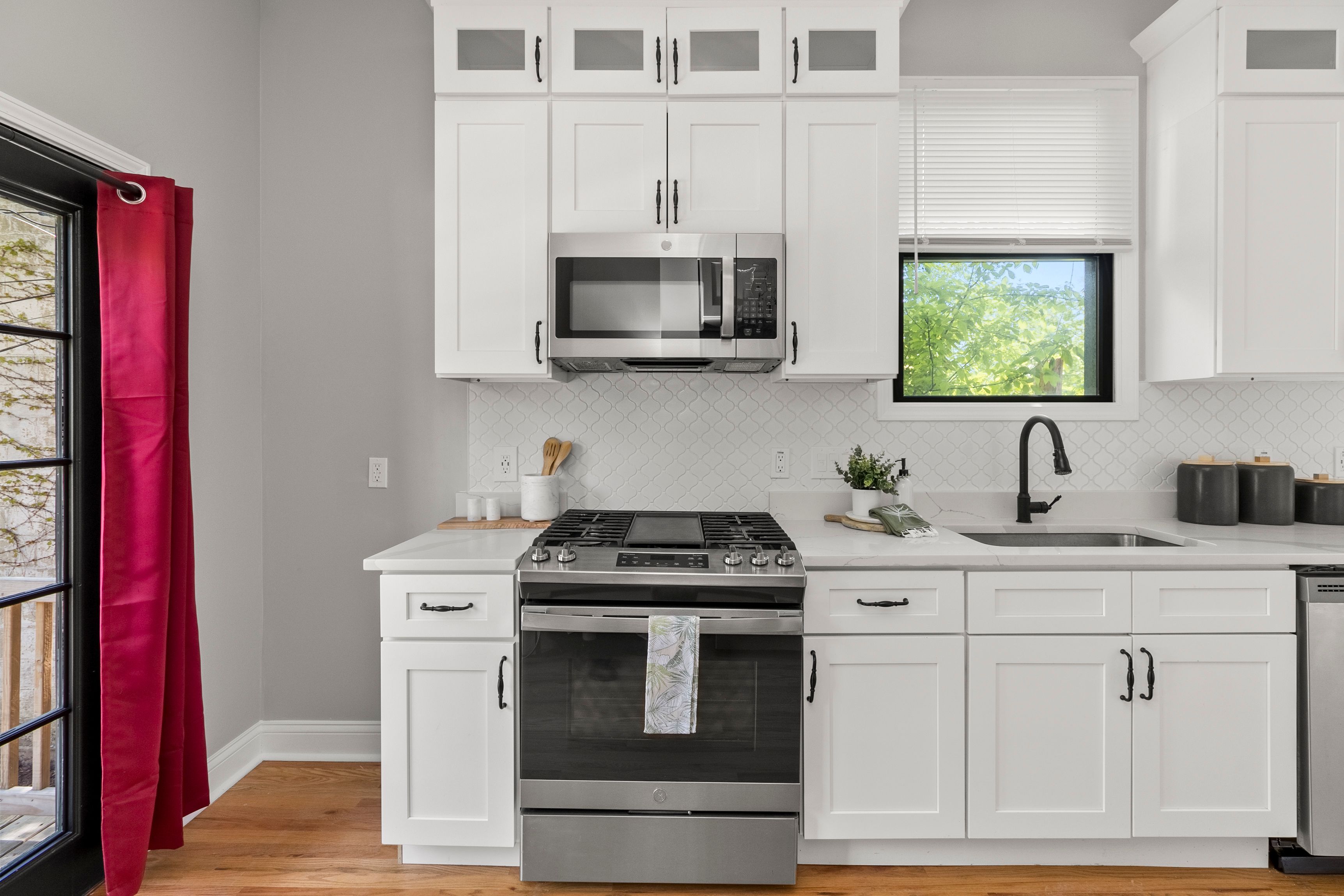 4114 TRUMBULL Street