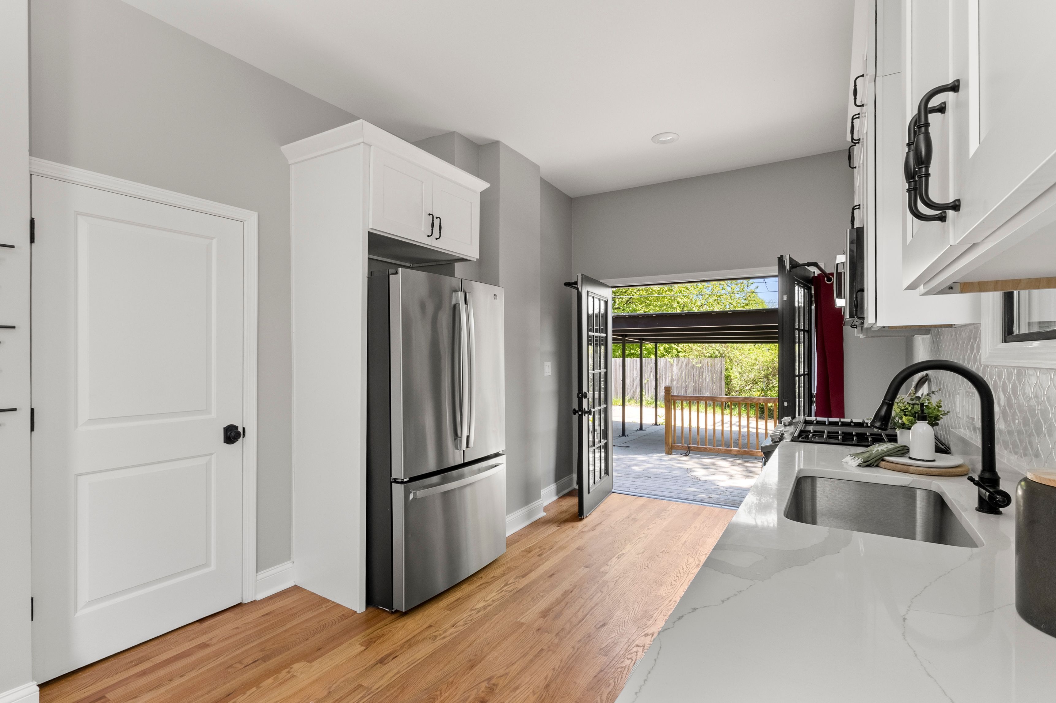 4114 TRUMBULL Street