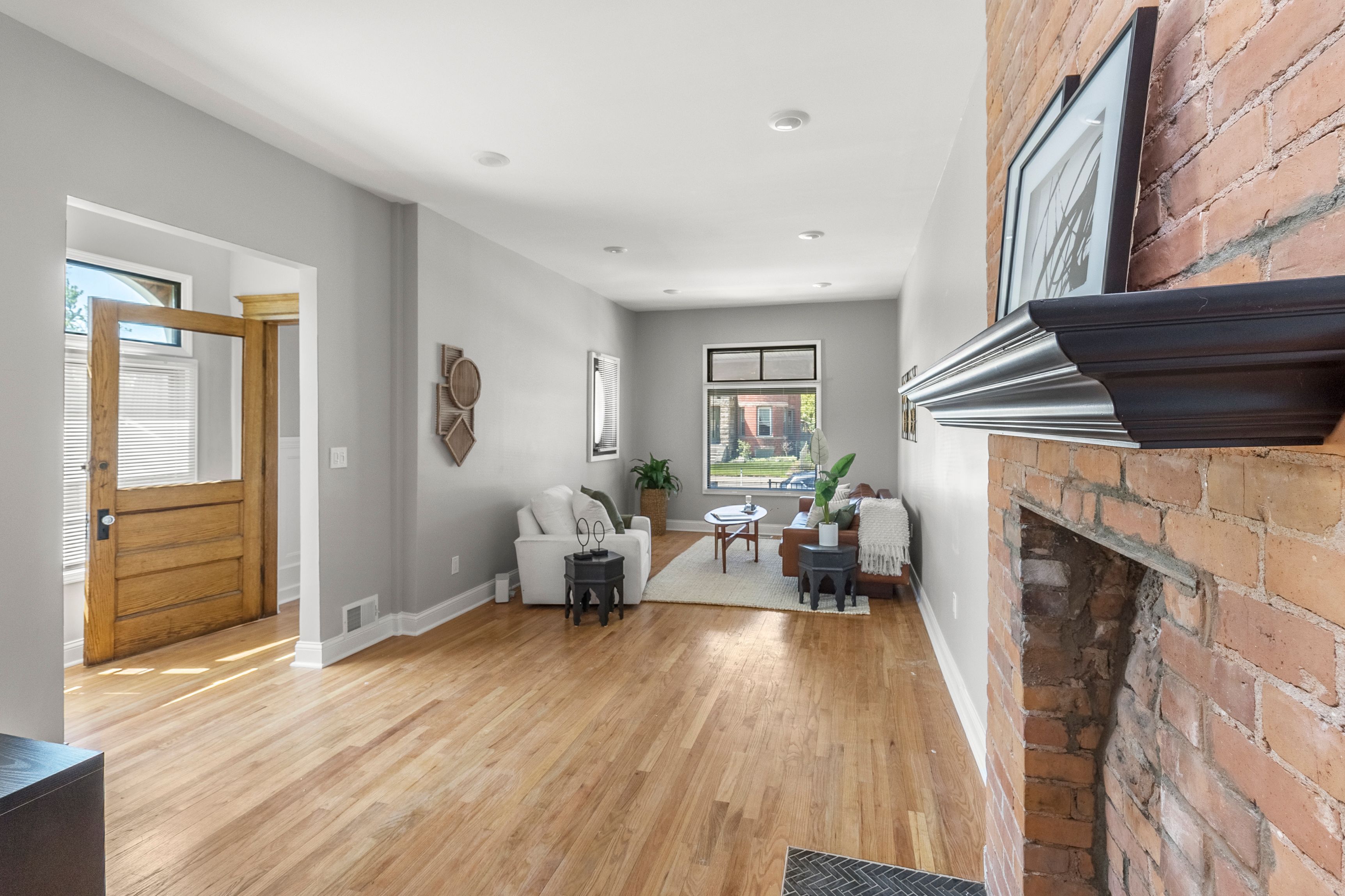 4114 TRUMBULL Street