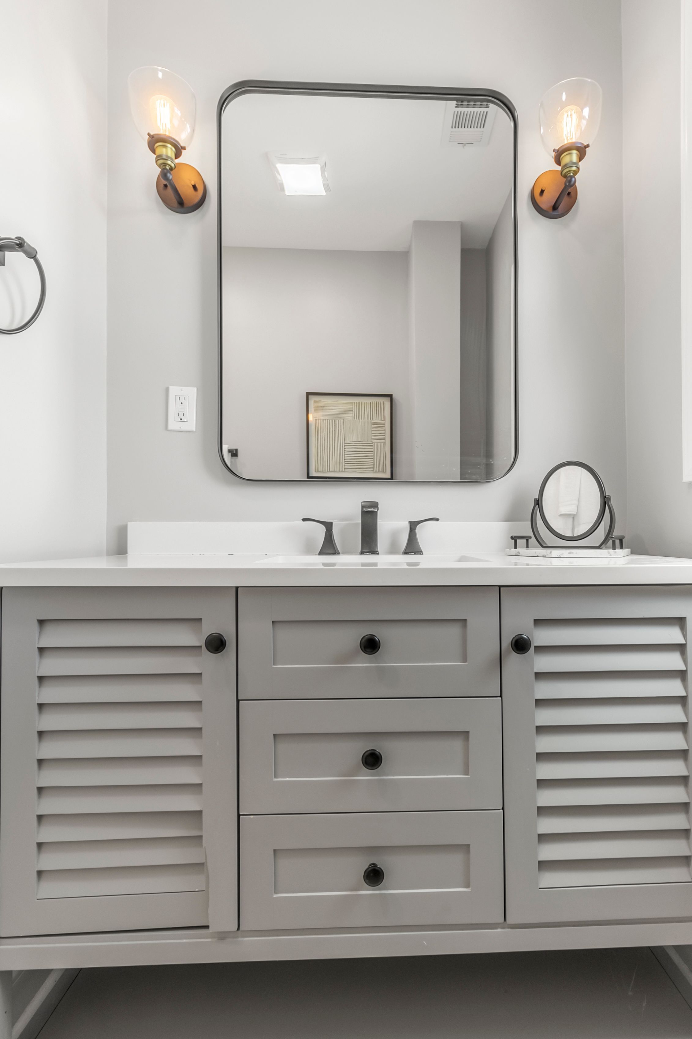 4114 TRUMBULL Street