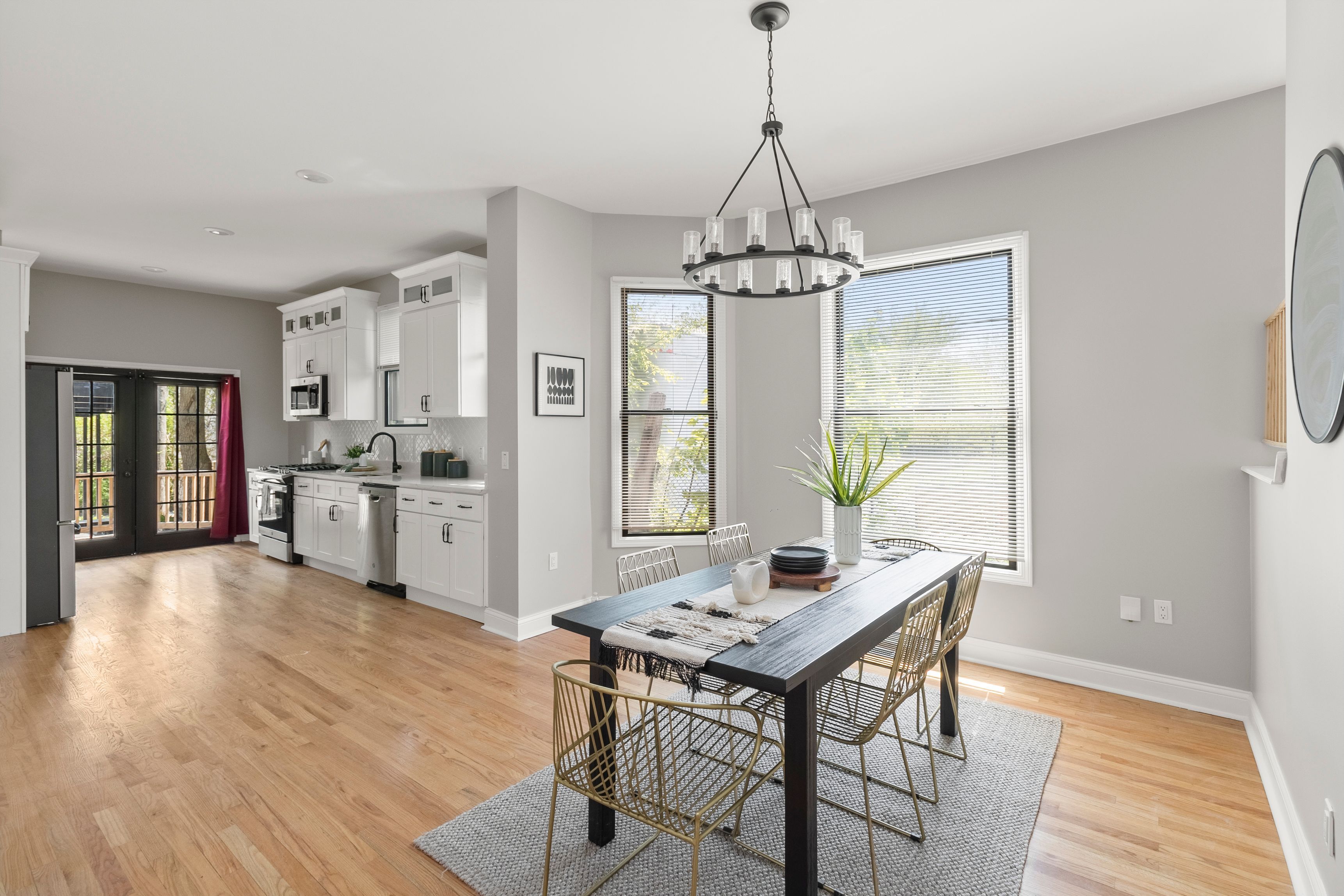 4114 TRUMBULL Street