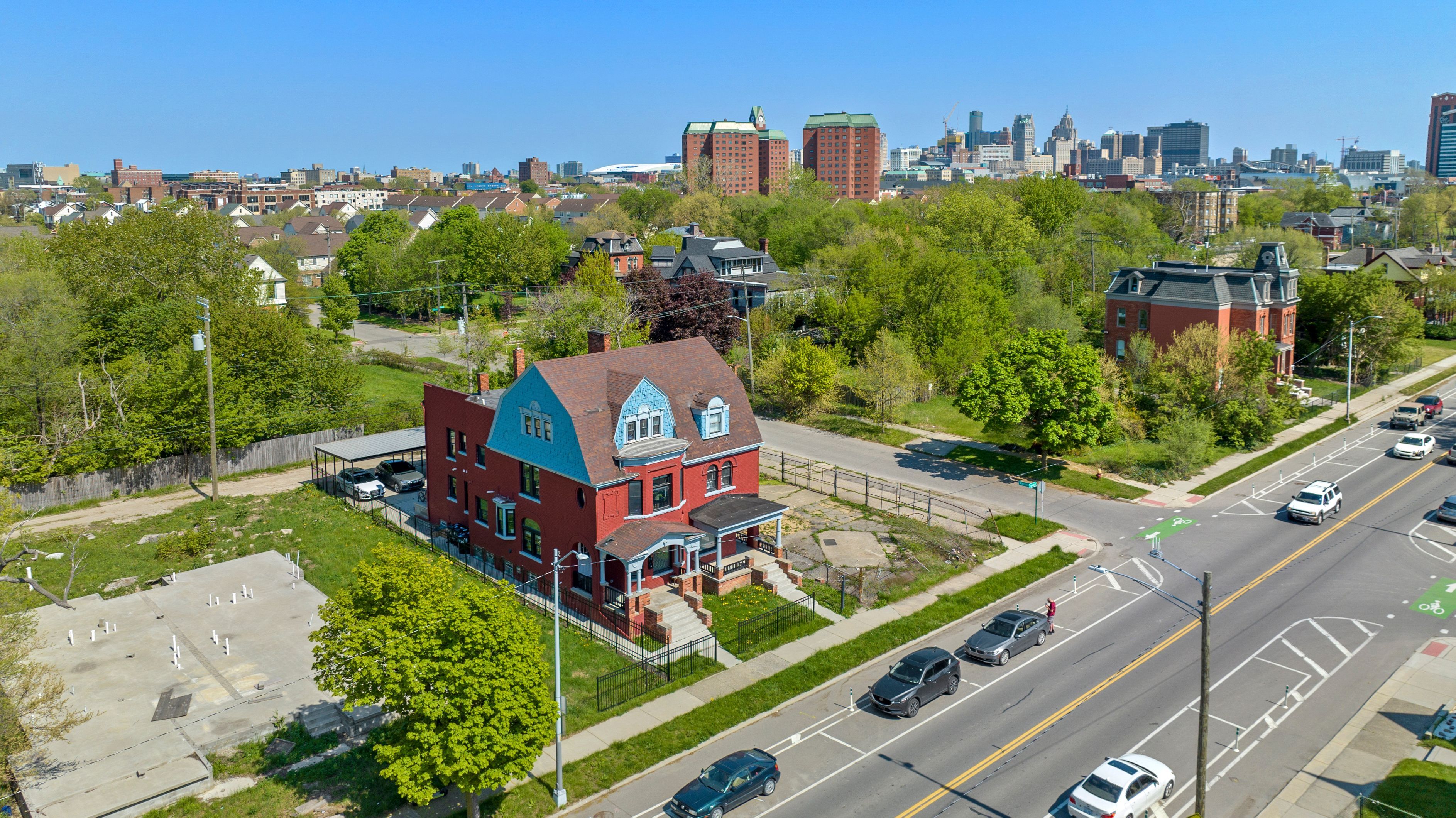 4114 TRUMBULL Street