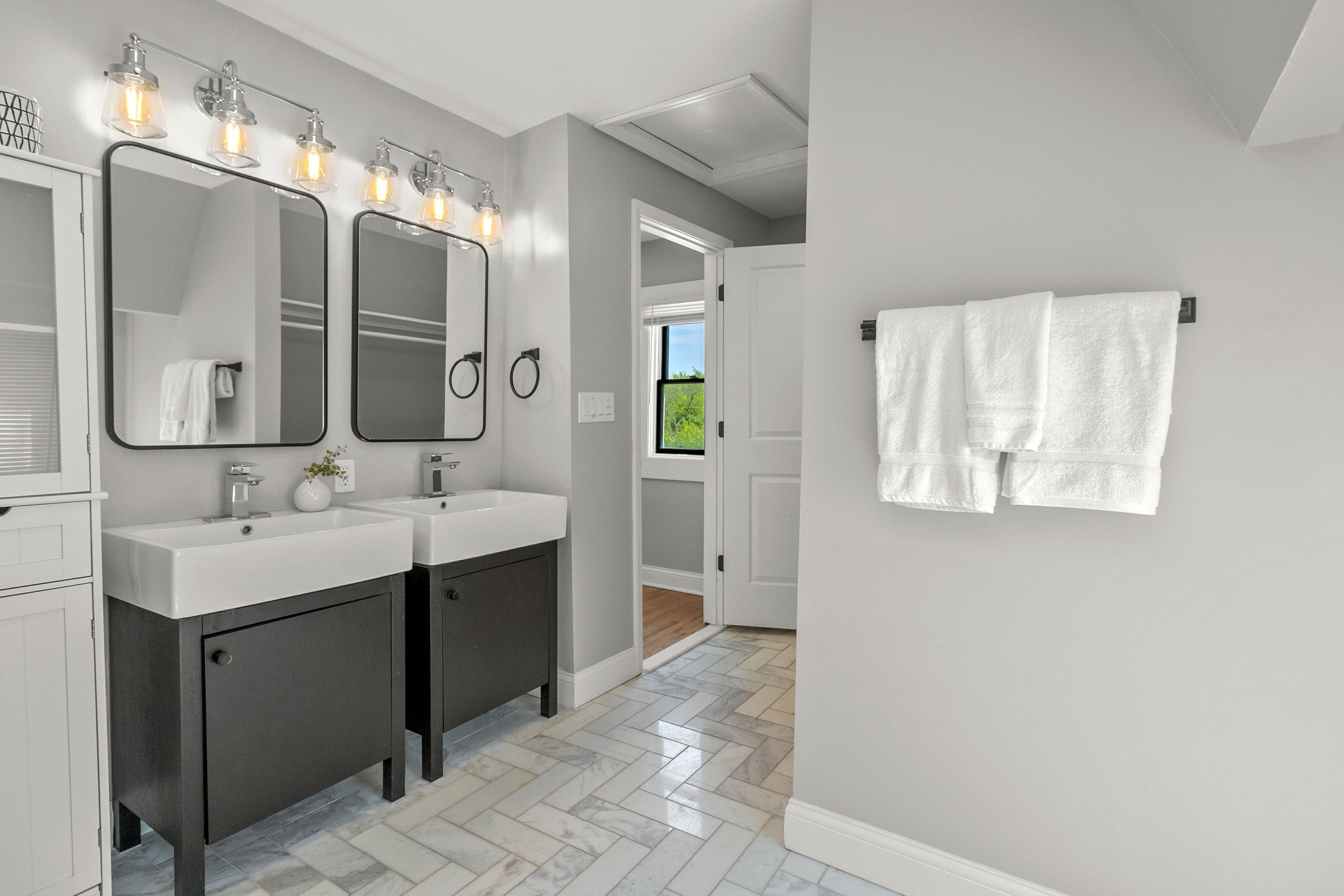 4114 TRUMBULL Street