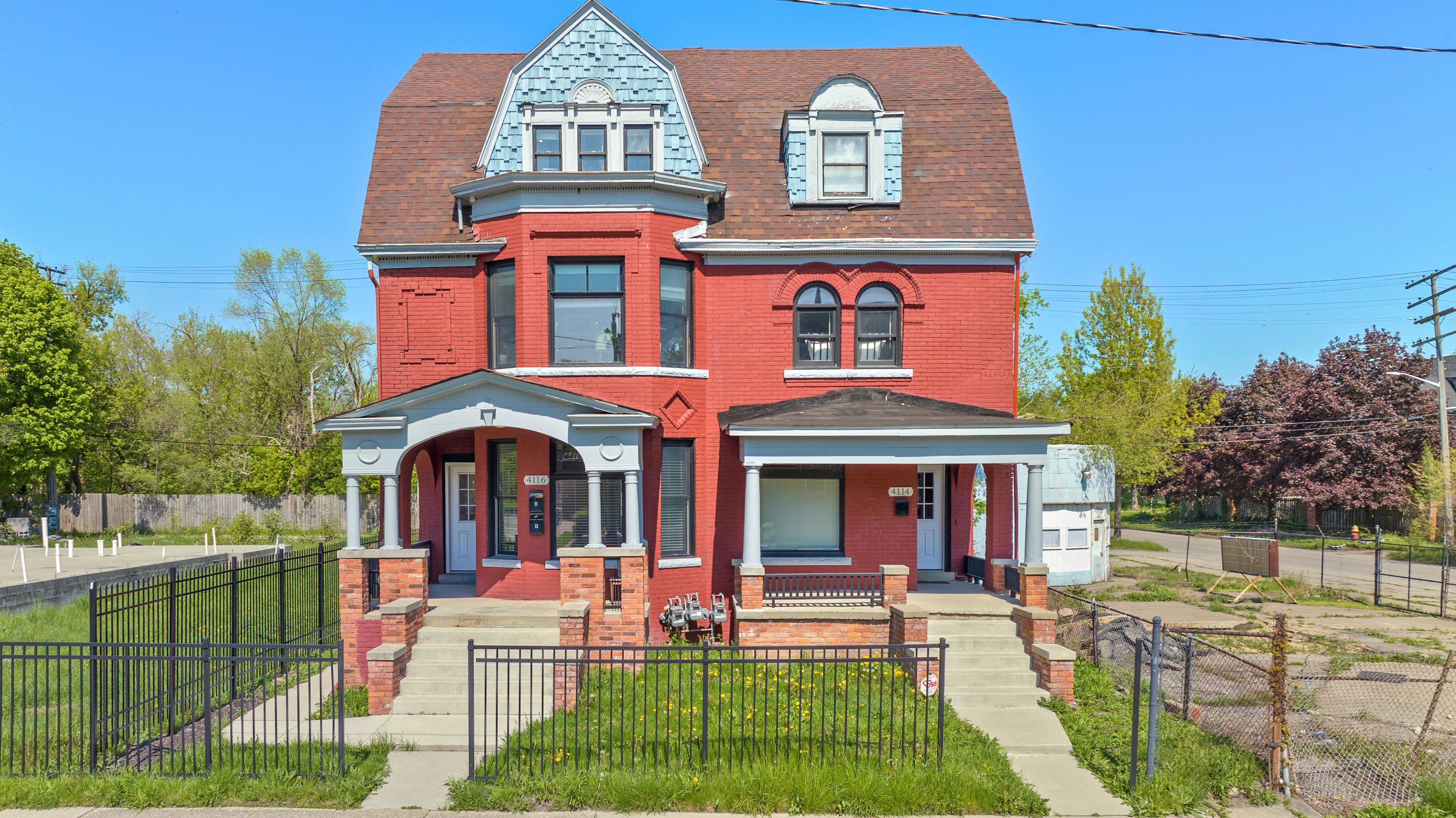 4114 TRUMBULL Street