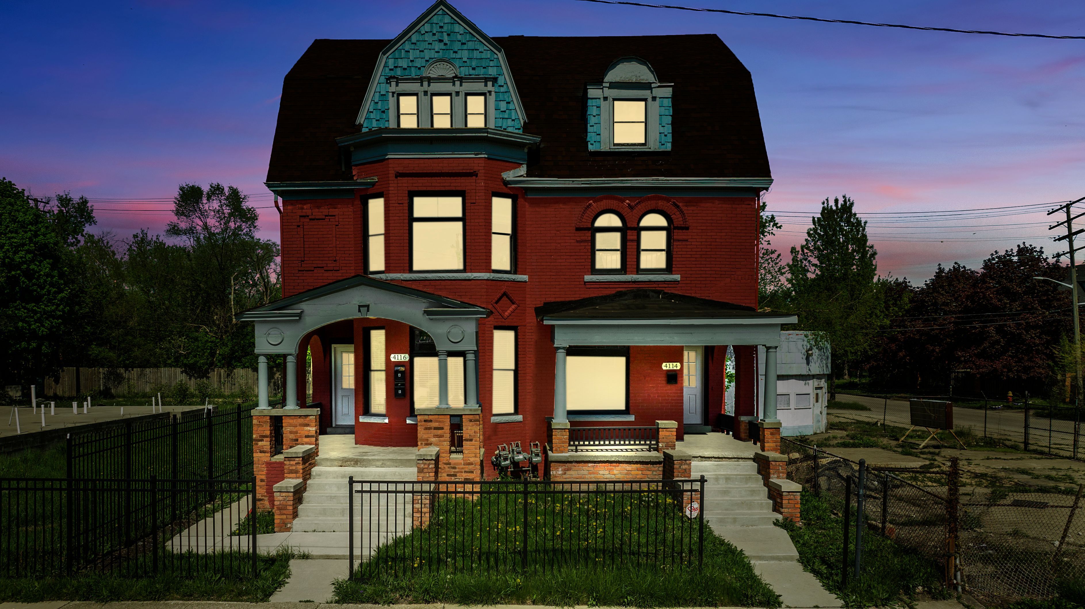 4114 TRUMBULL Street