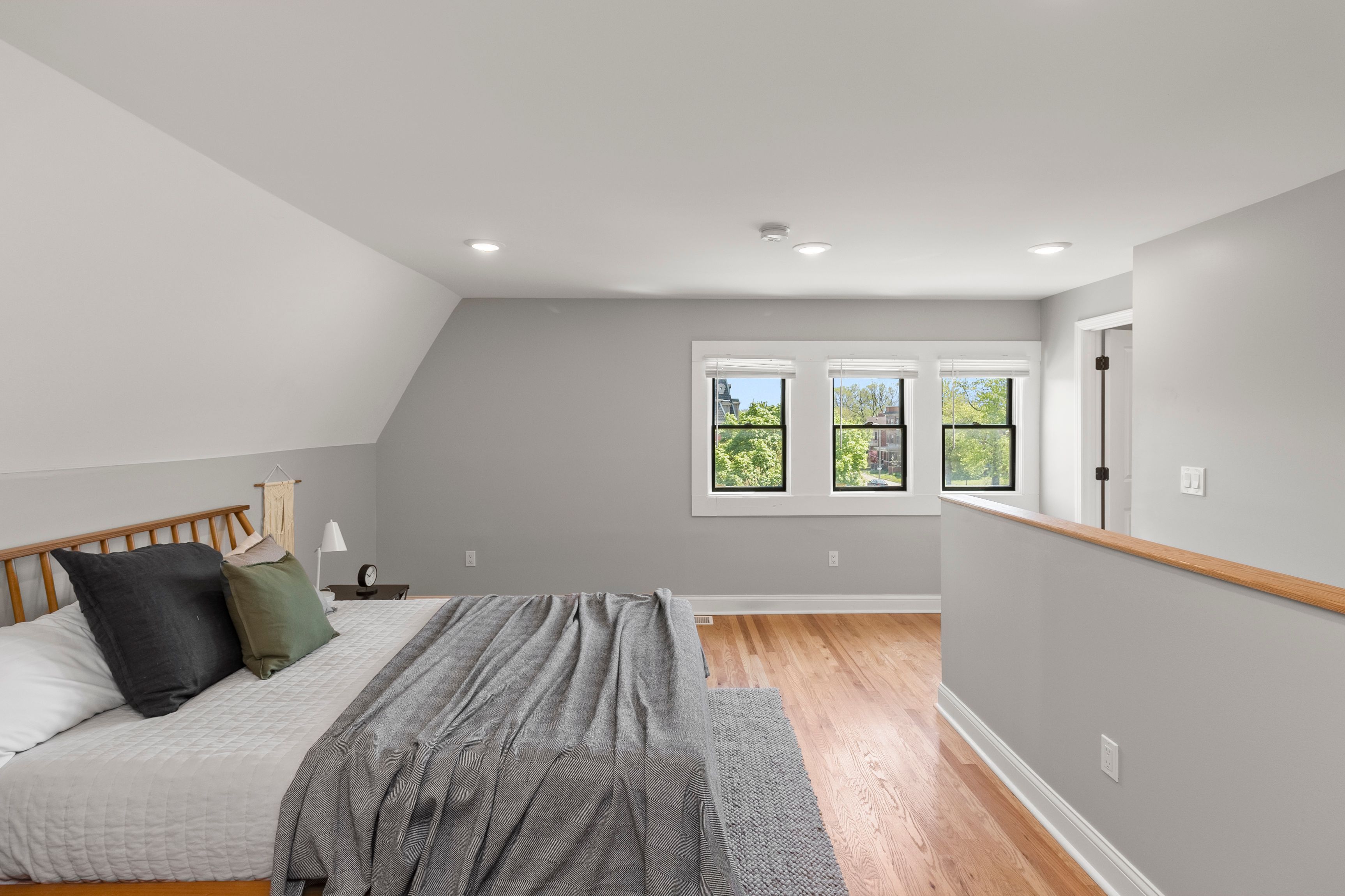 4114 TRUMBULL Street