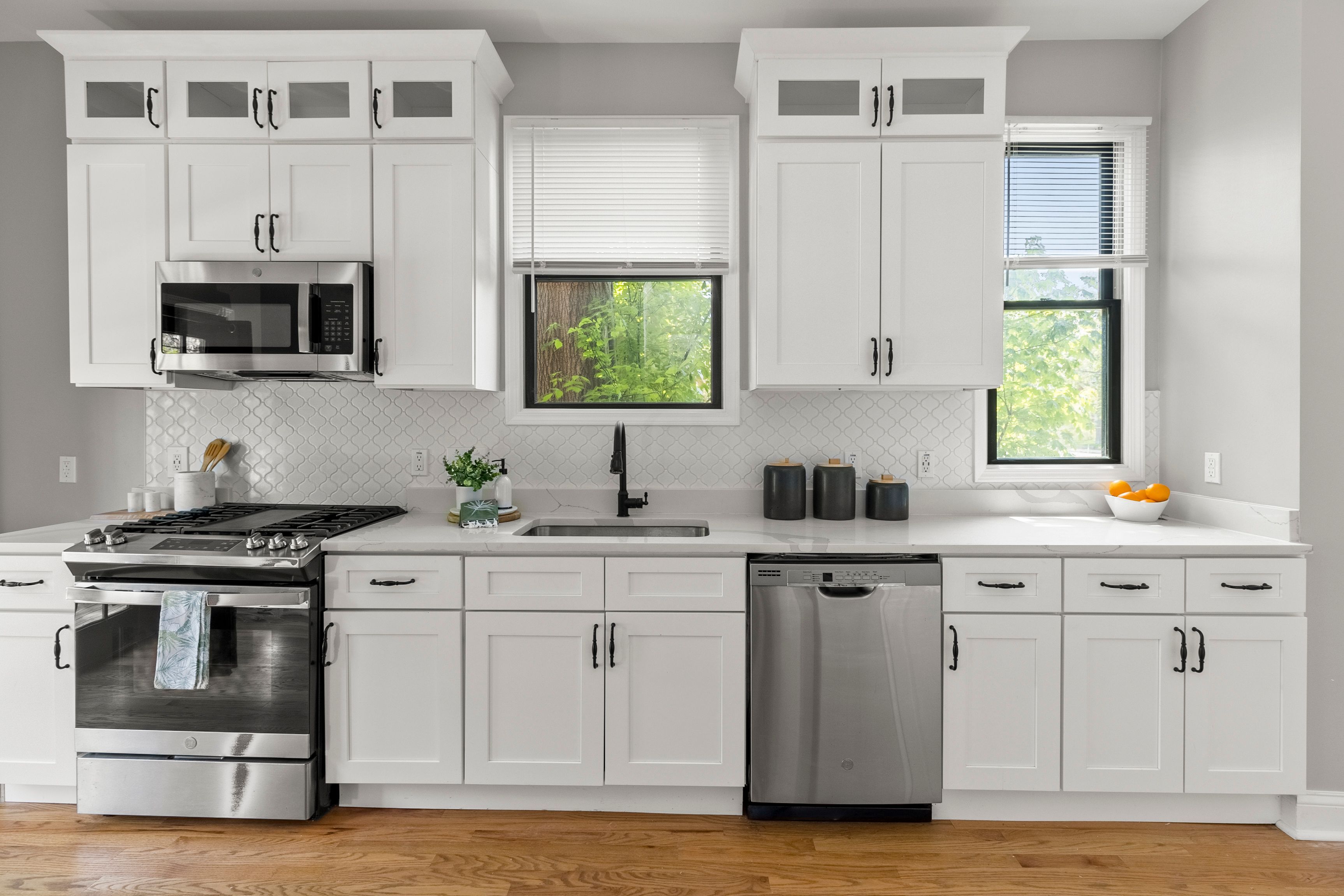 4114 TRUMBULL Street