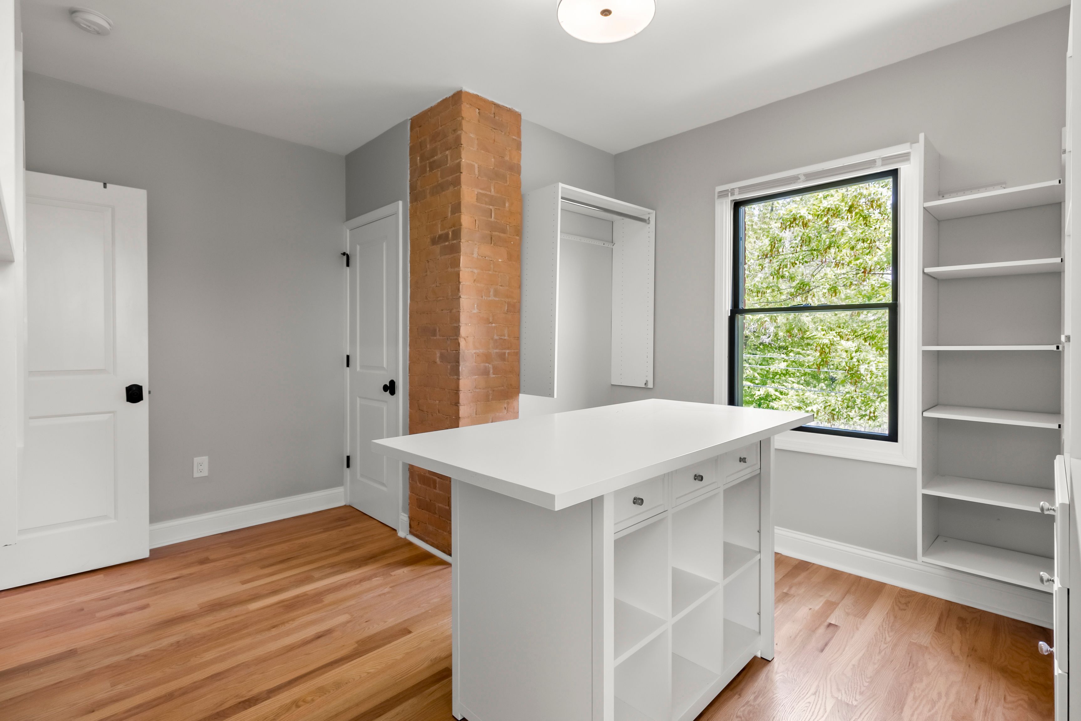 4114 TRUMBULL Street