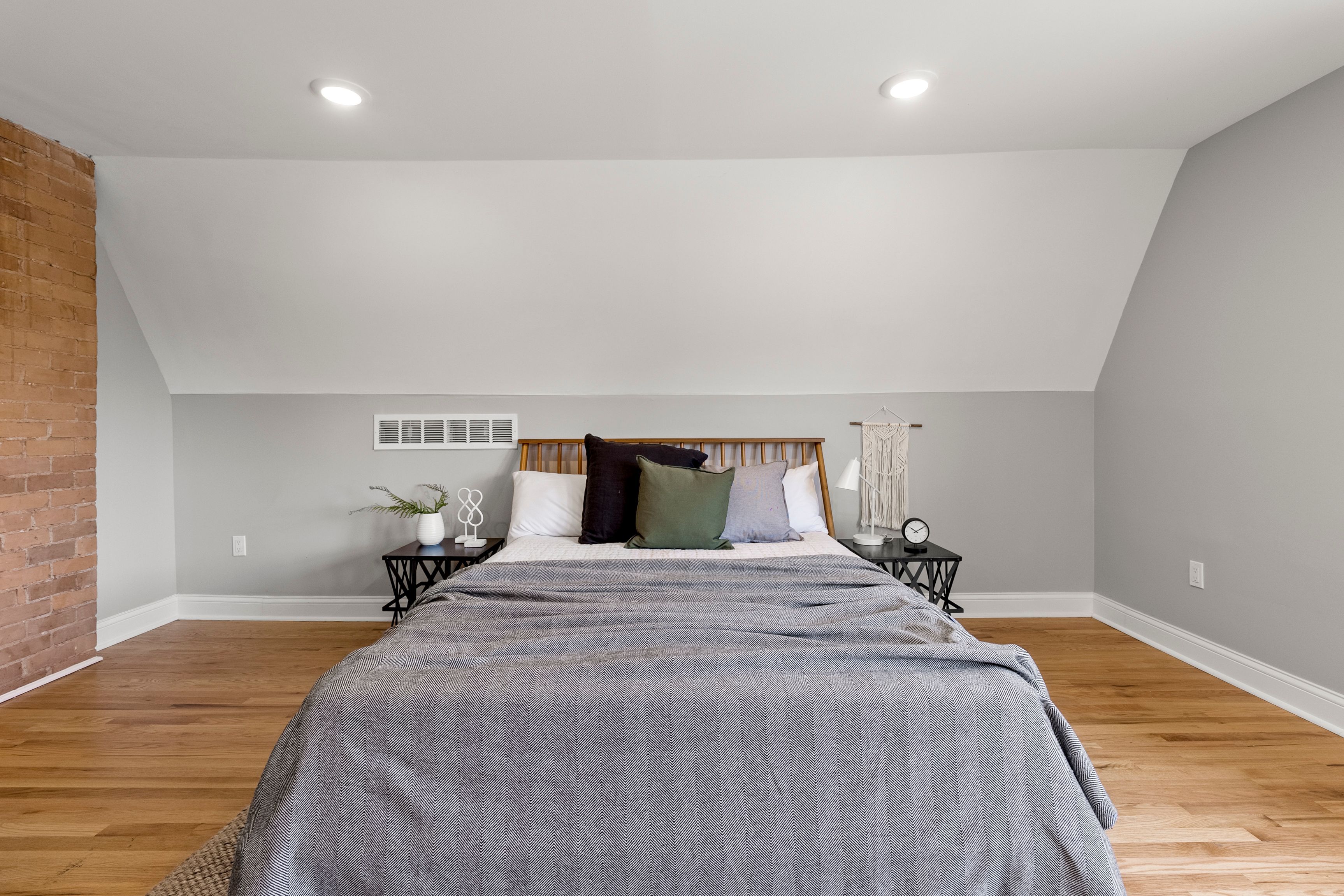 4114 TRUMBULL Street