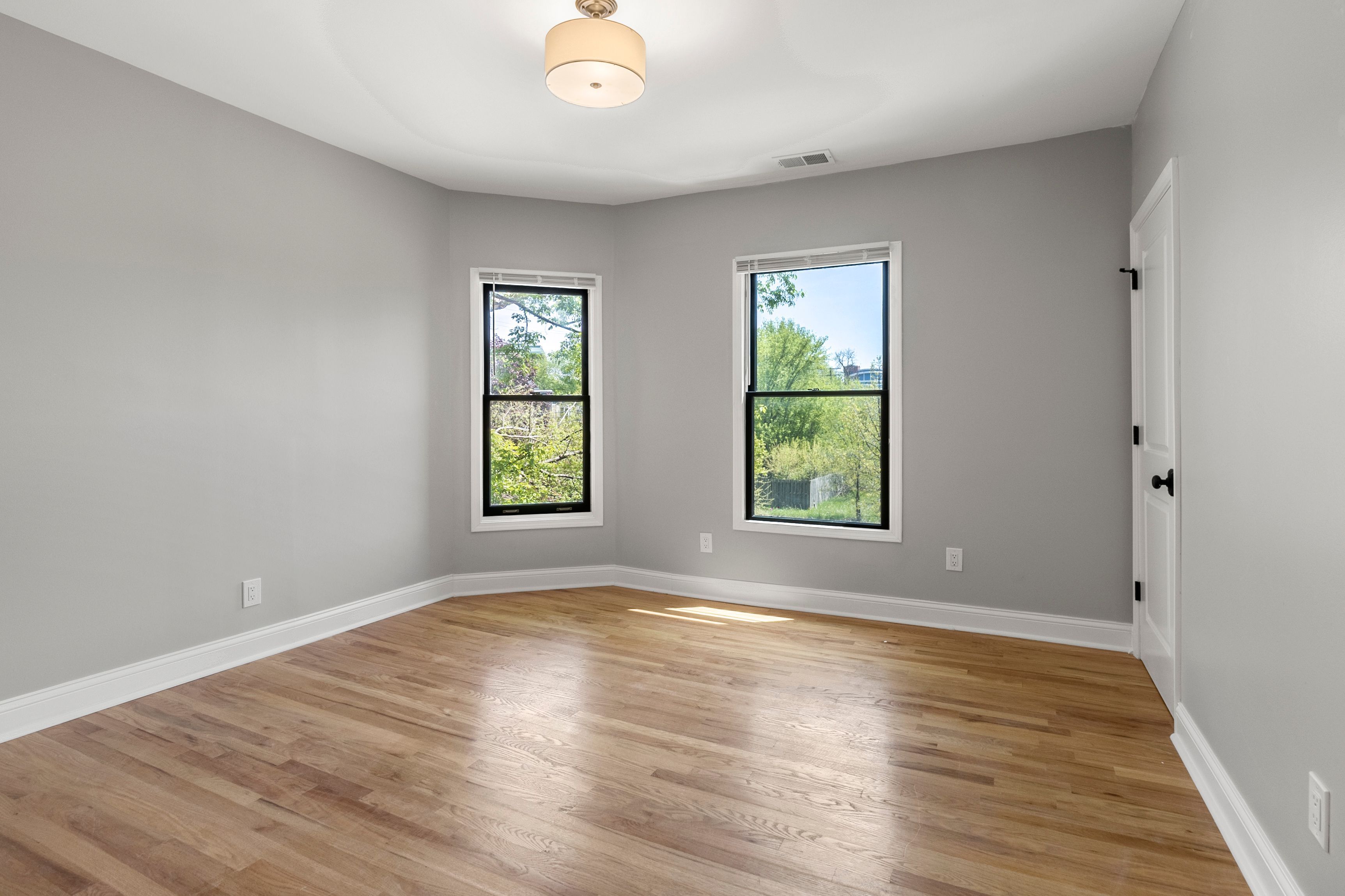 4114 TRUMBULL Street