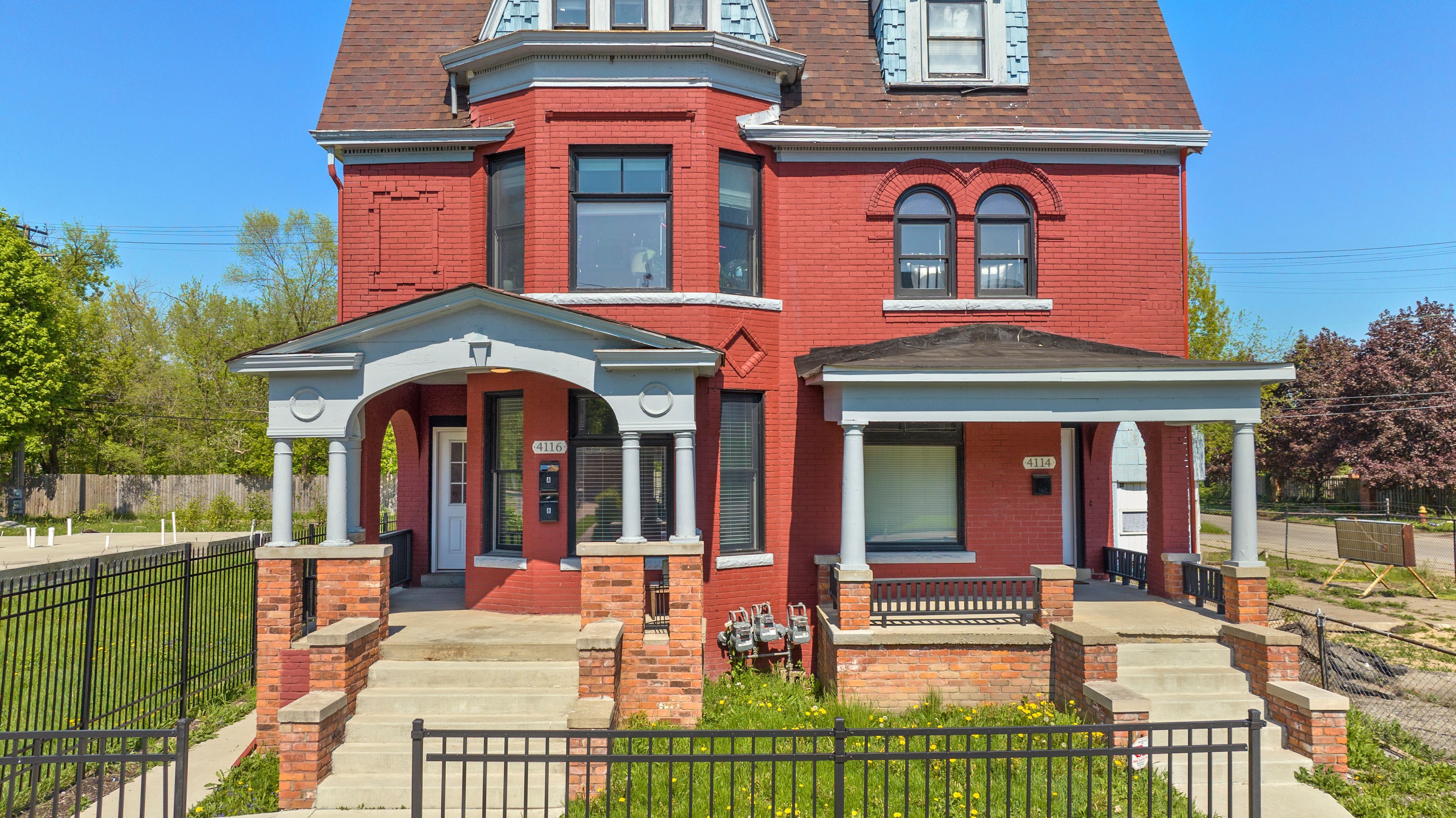 4114 TRUMBULL Street