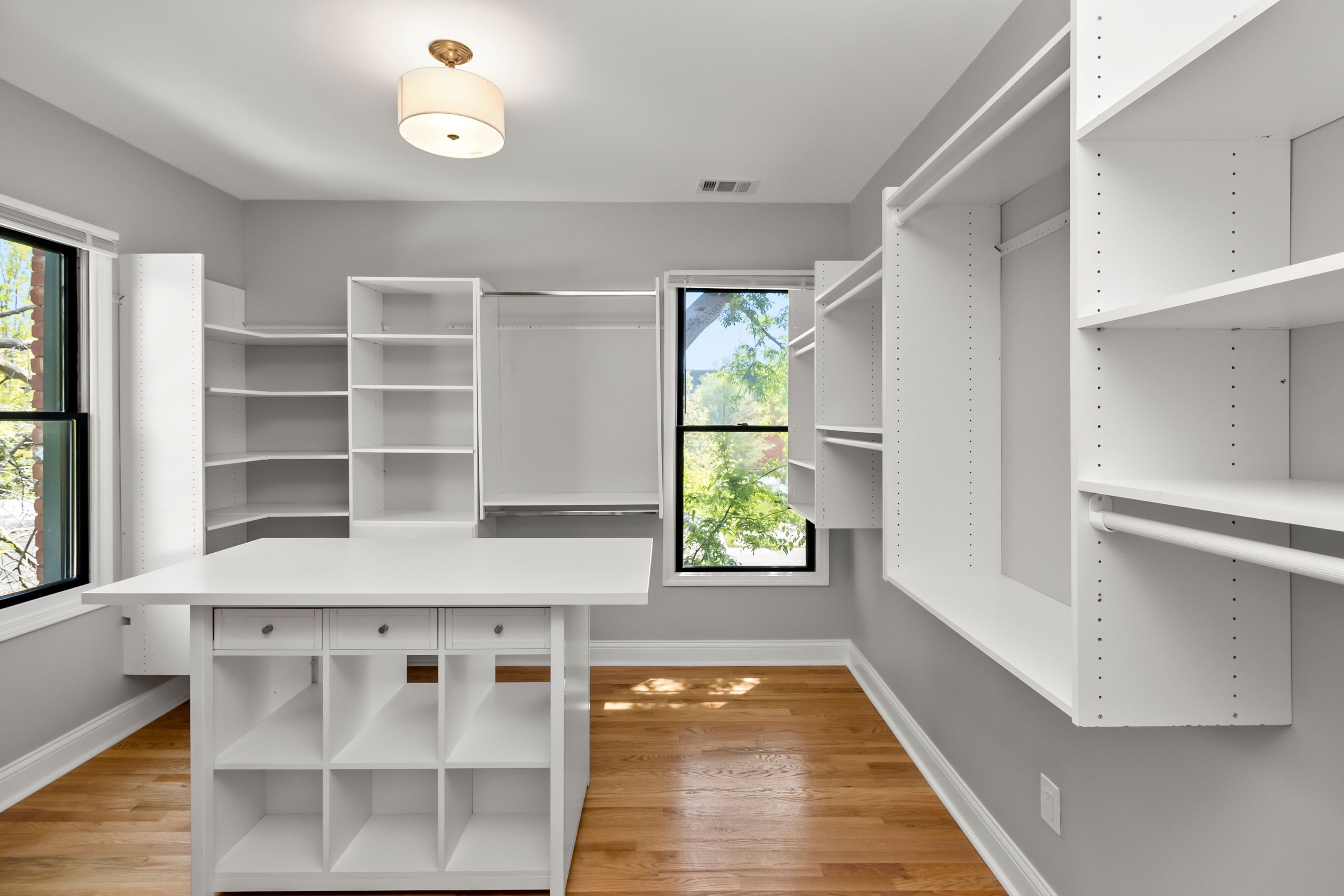 4114 TRUMBULL Street