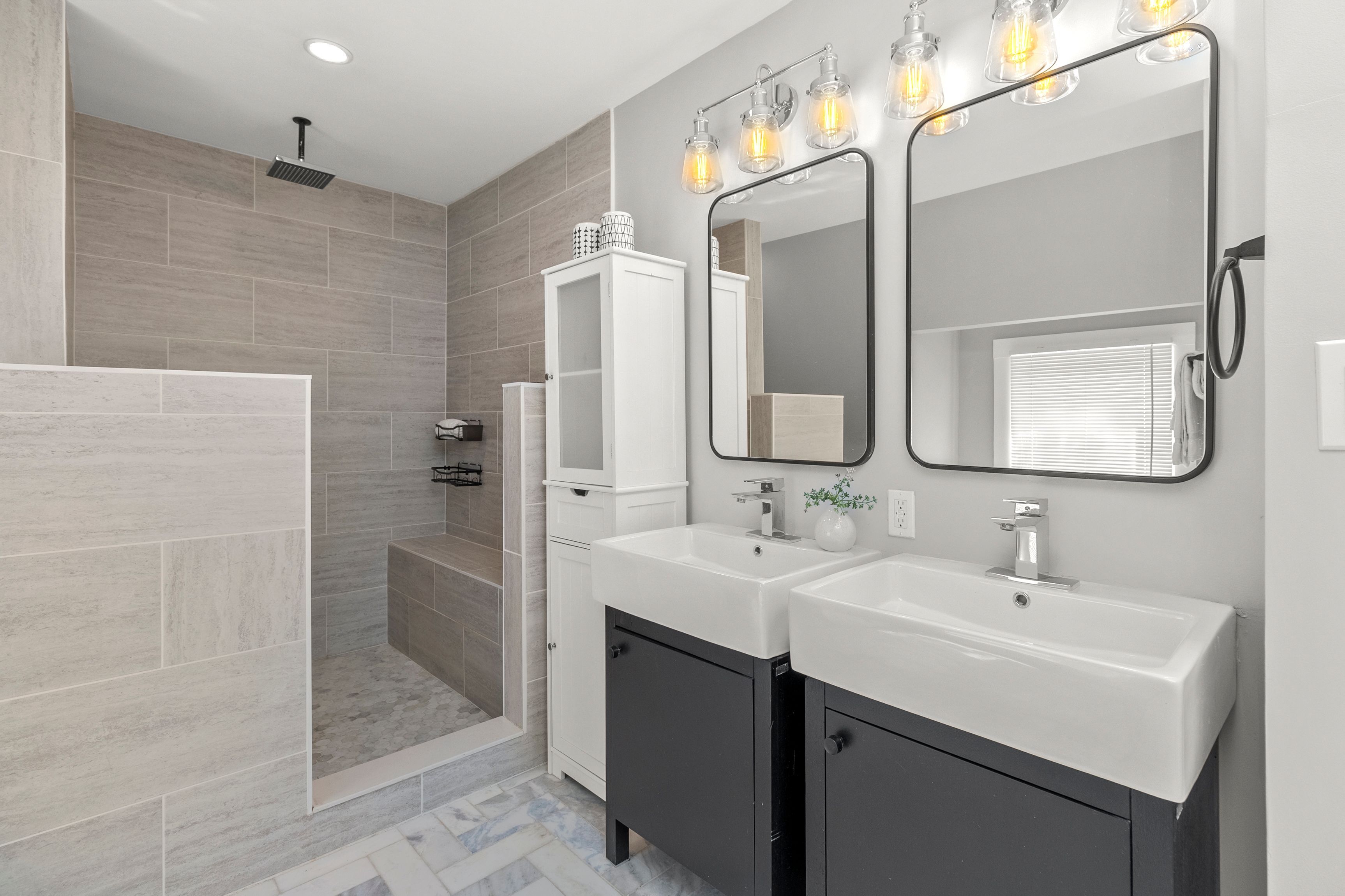 4114 TRUMBULL Street