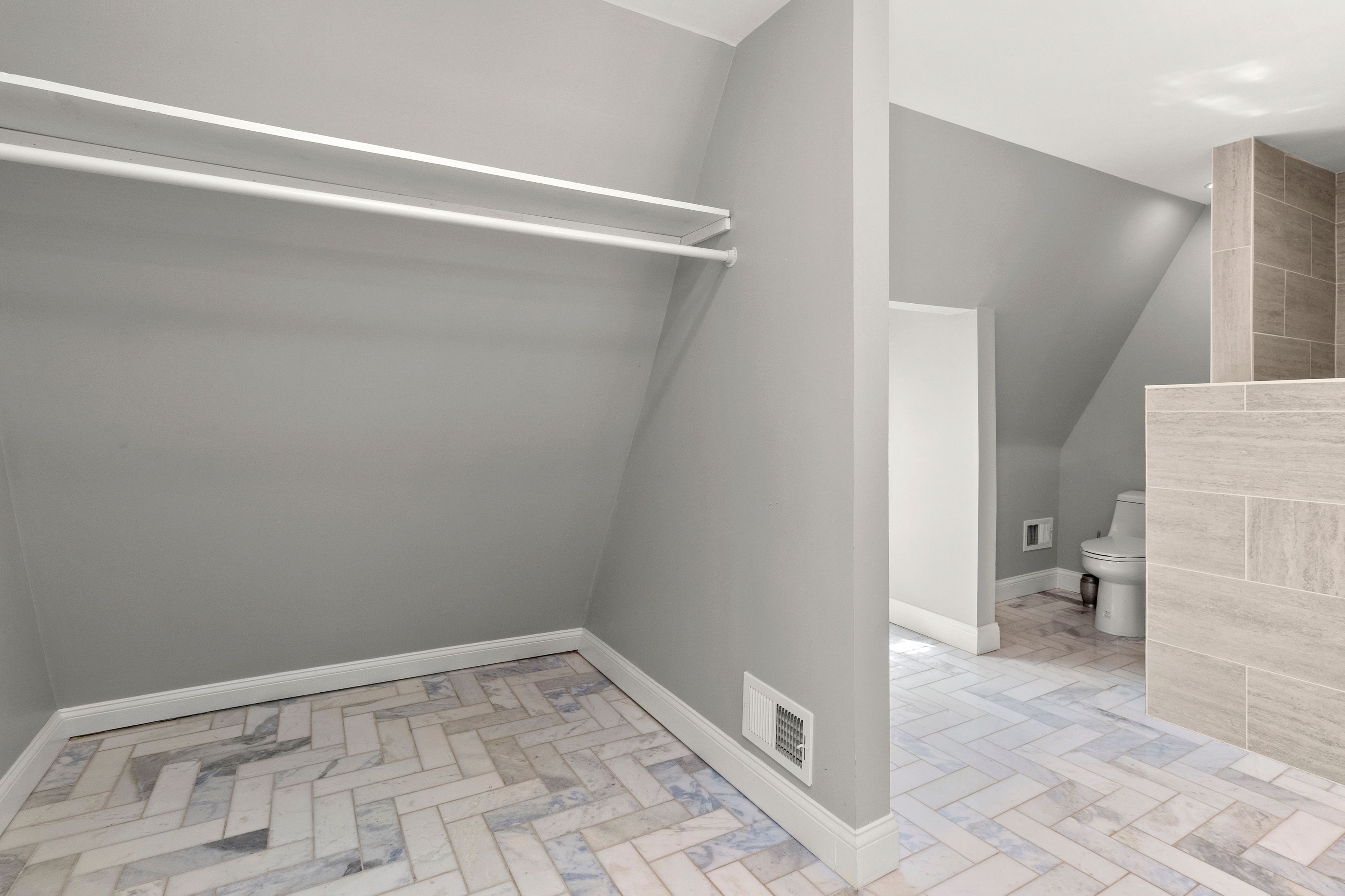 4114 TRUMBULL Street