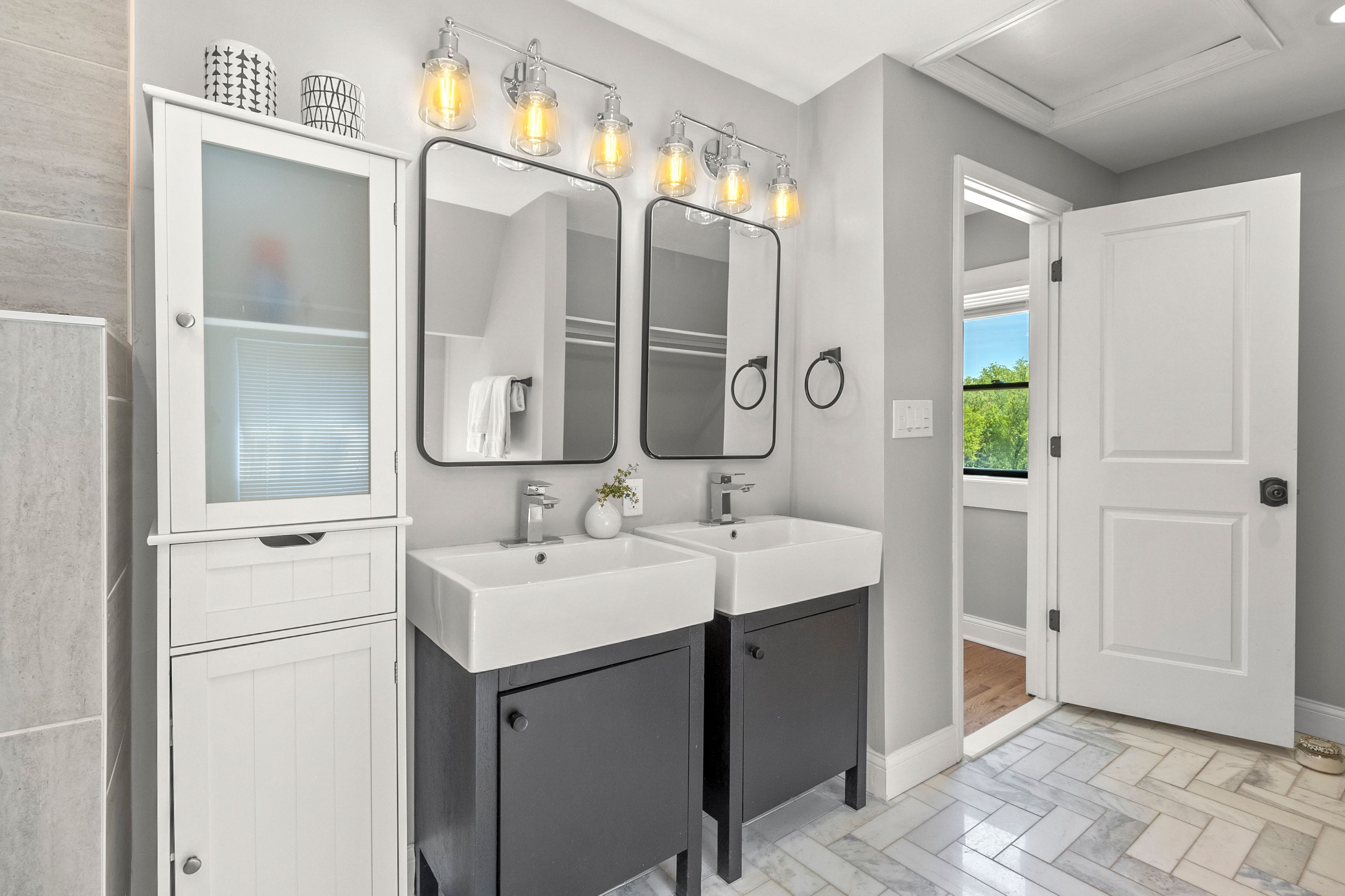 4114 TRUMBULL Street