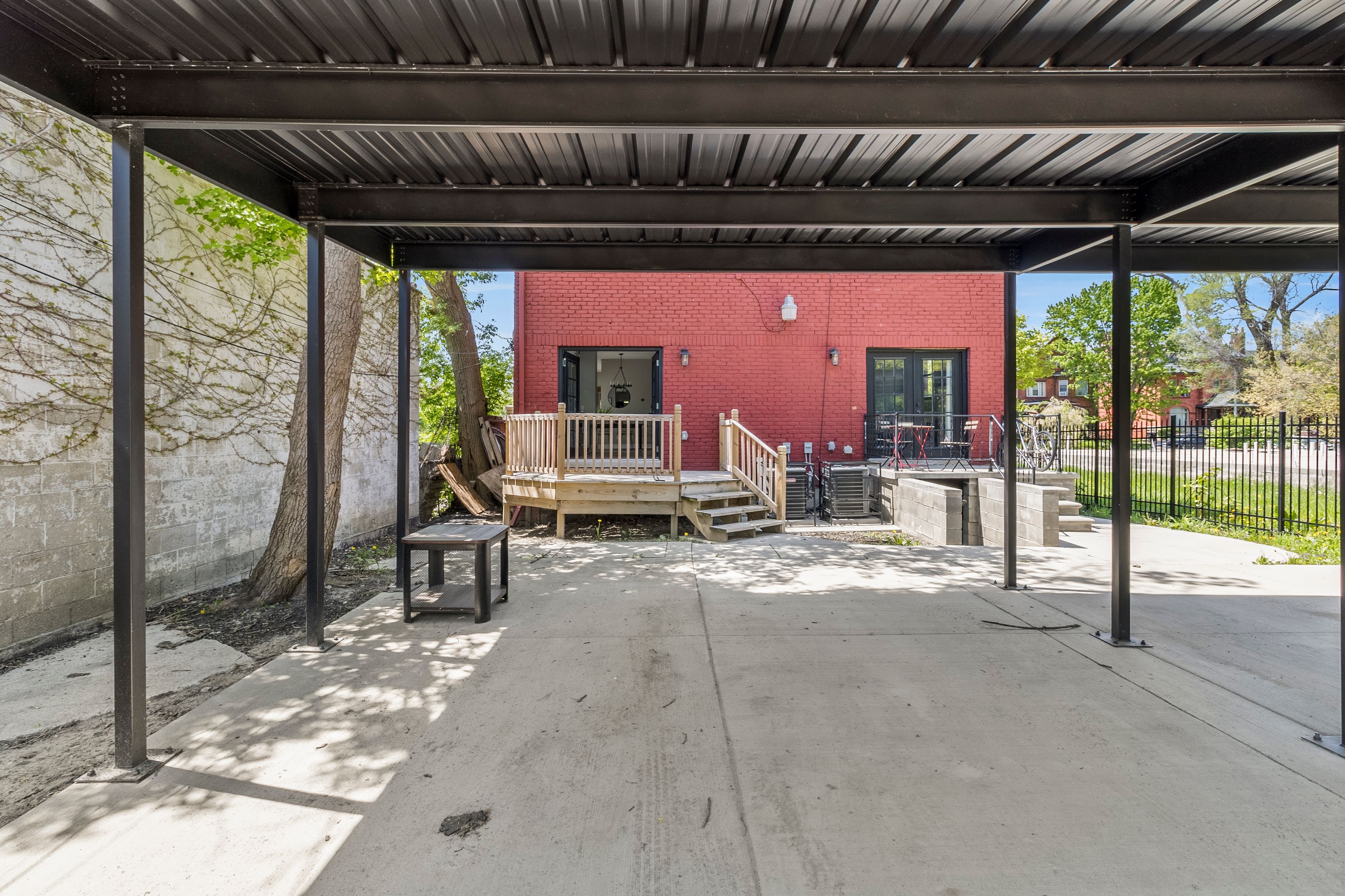 4114 TRUMBULL Street