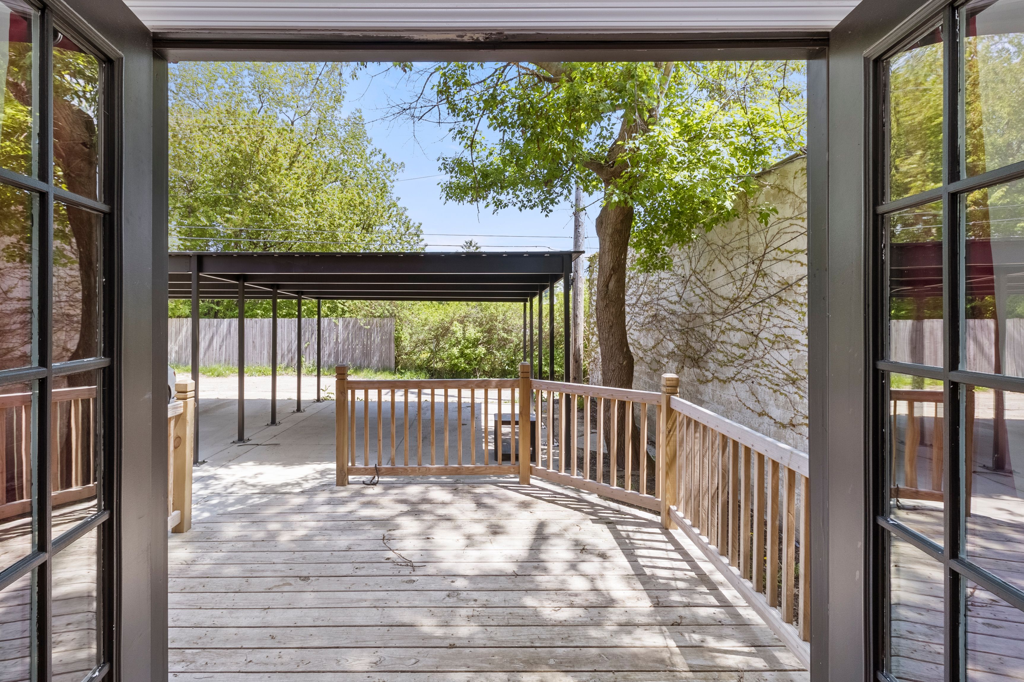 4114 TRUMBULL Street