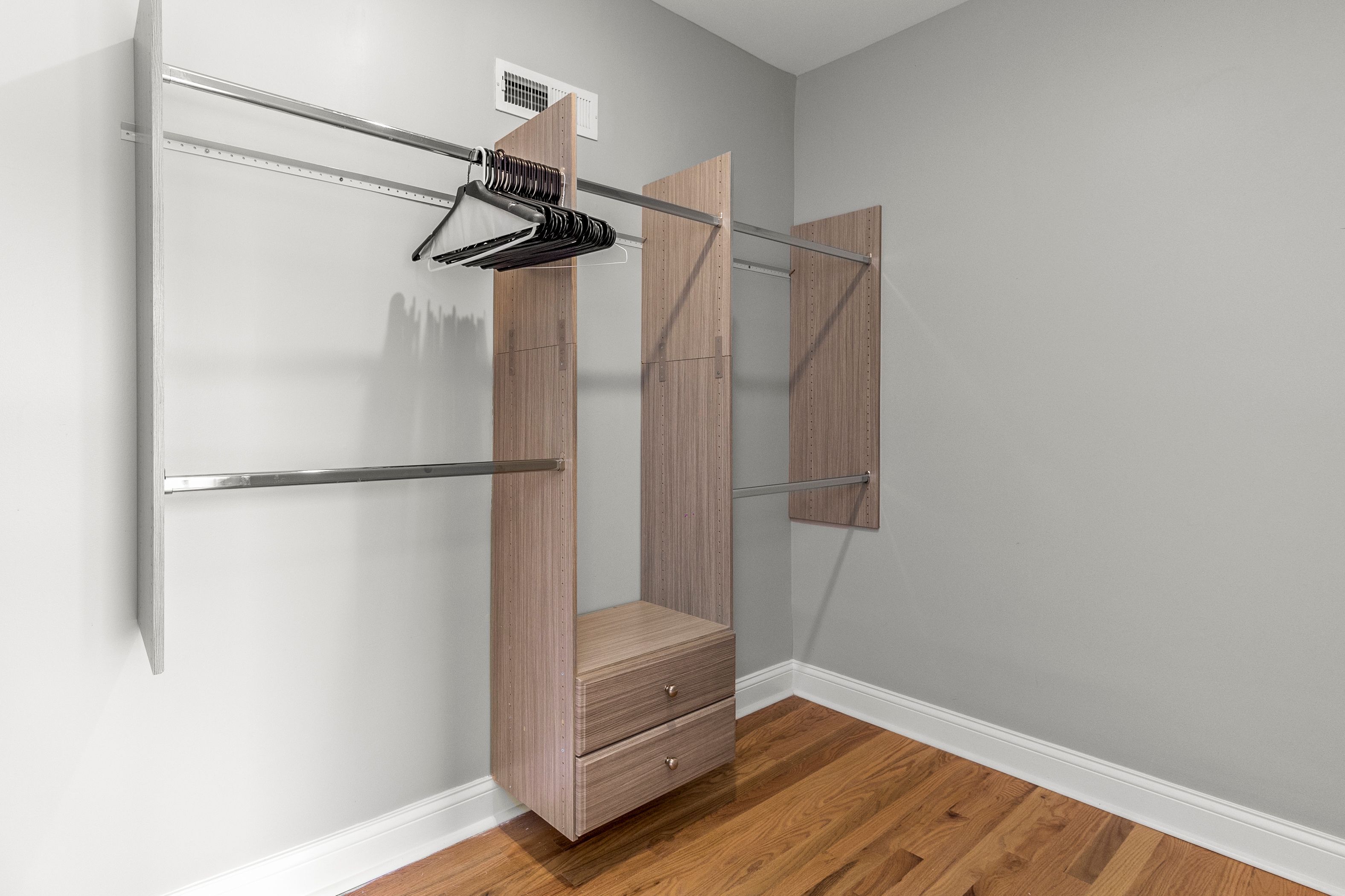 4114 TRUMBULL Street