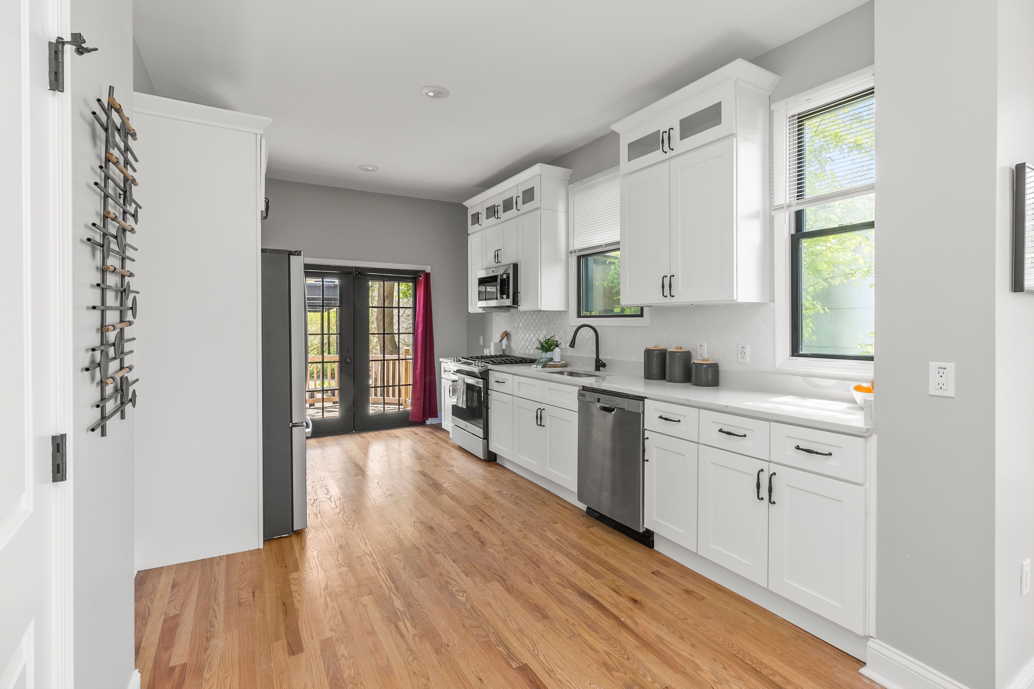 4114 TRUMBULL Street