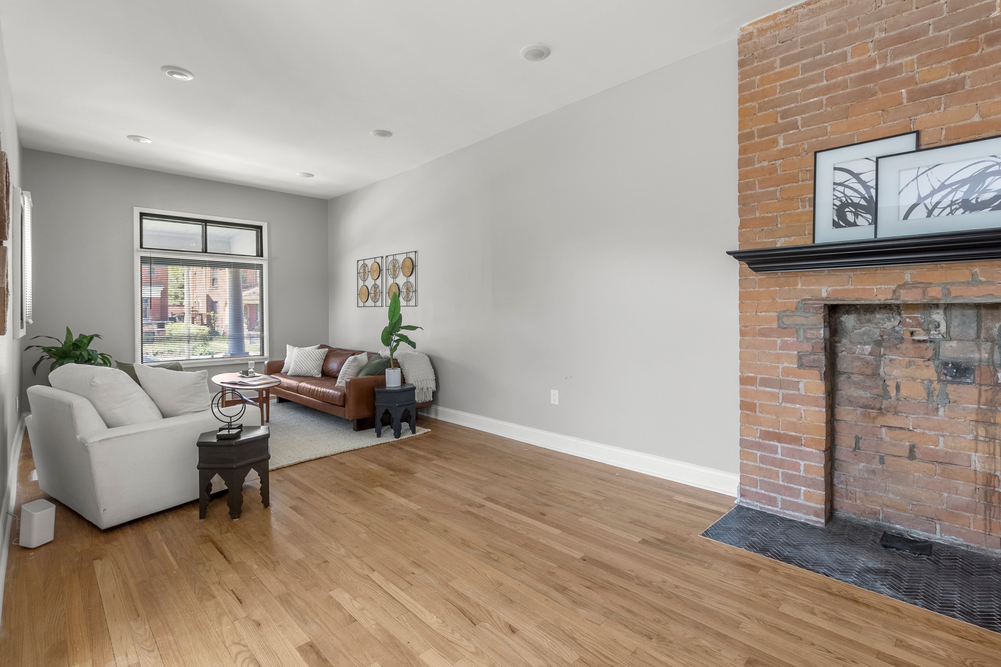 4114 TRUMBULL Street