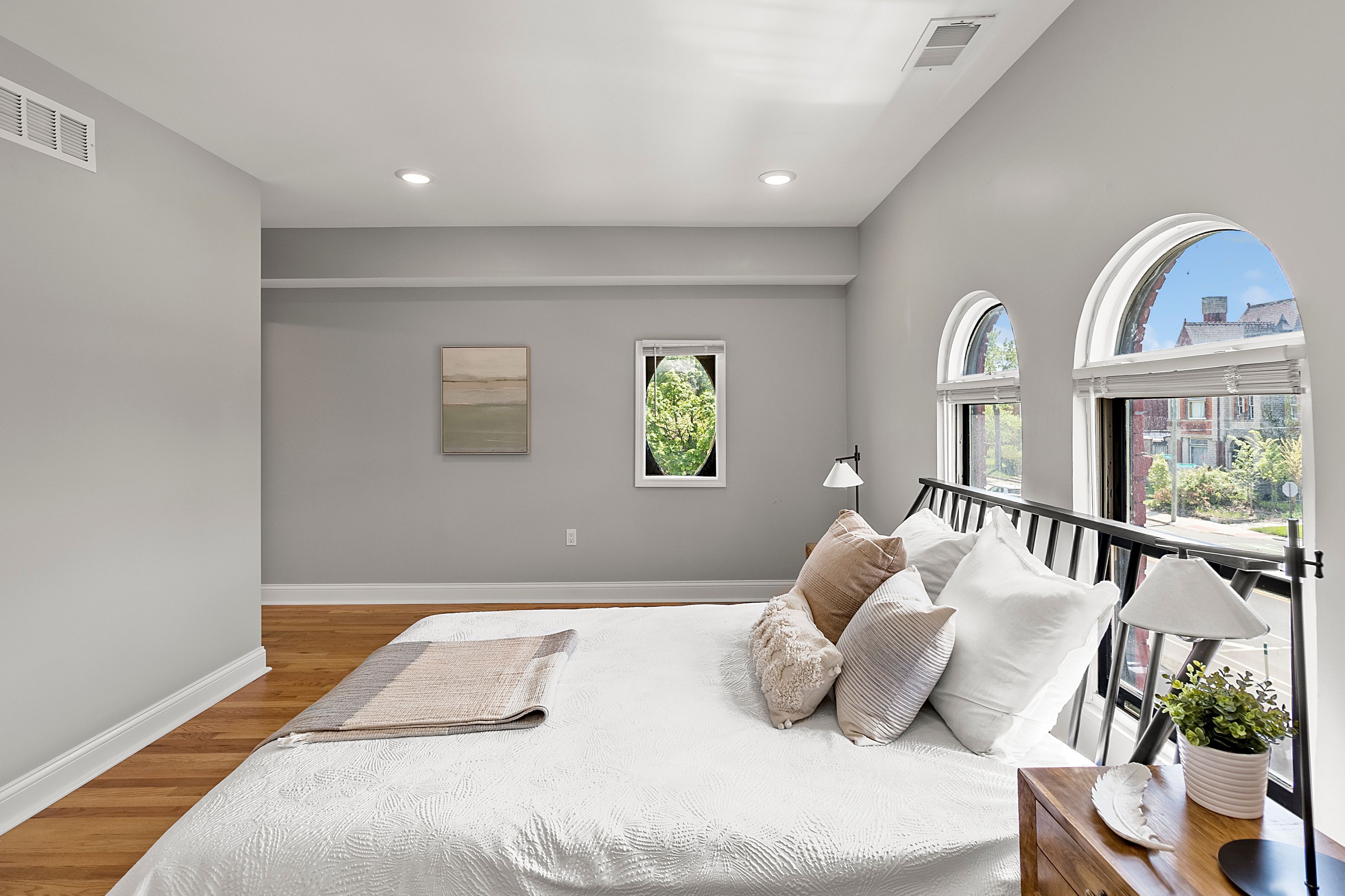 4114 TRUMBULL Street