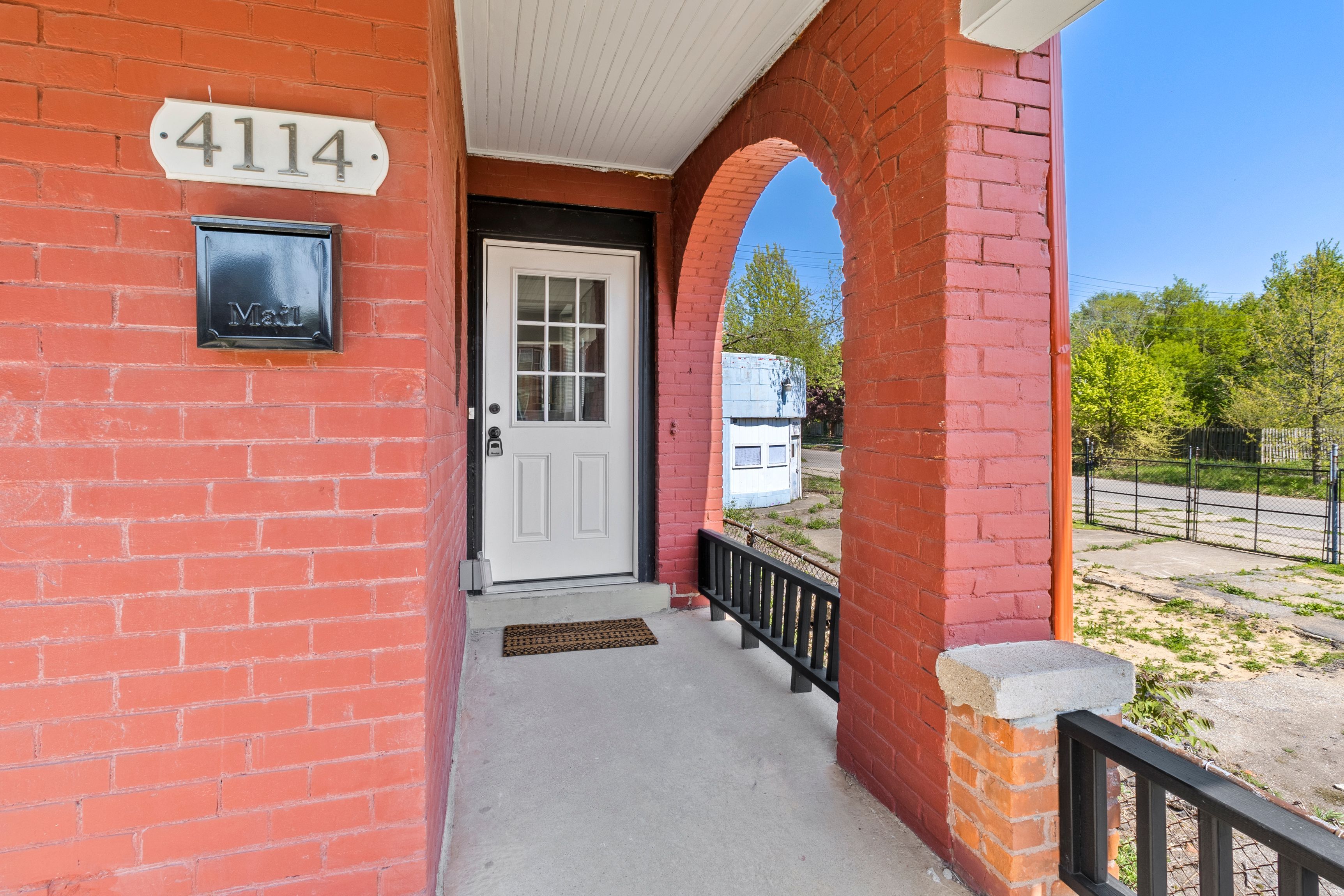 4114 TRUMBULL Street