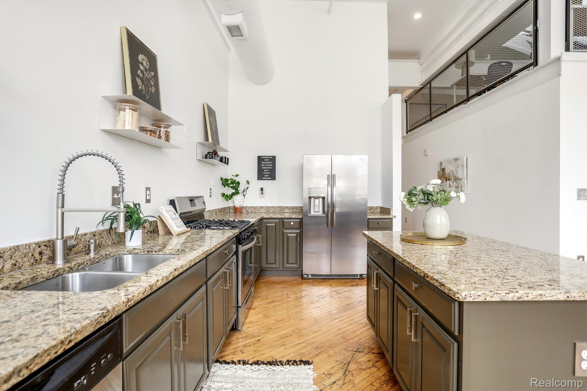 2843 E Grand Blvd Unit: 11