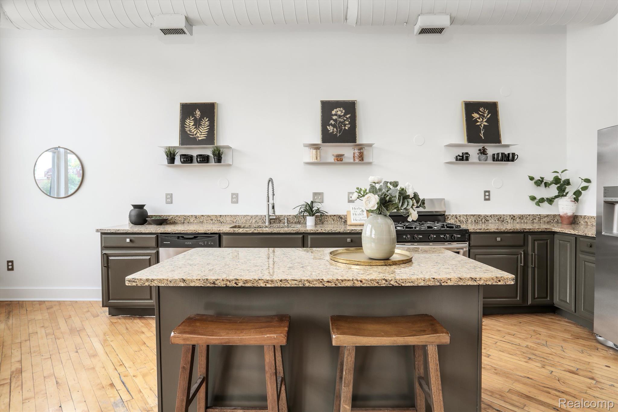 2843 E Grand Blvd Unit: 11