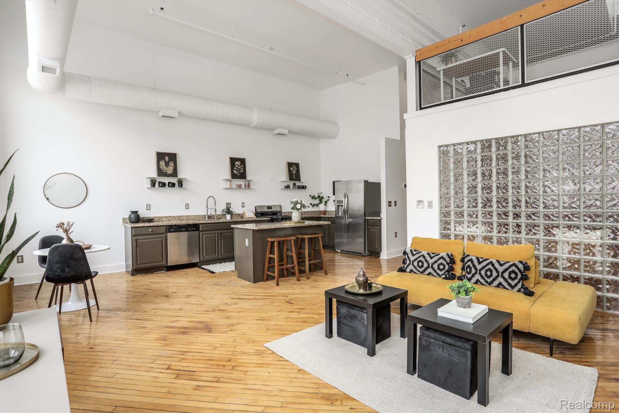 2843 E Grand Blvd Unit: 11