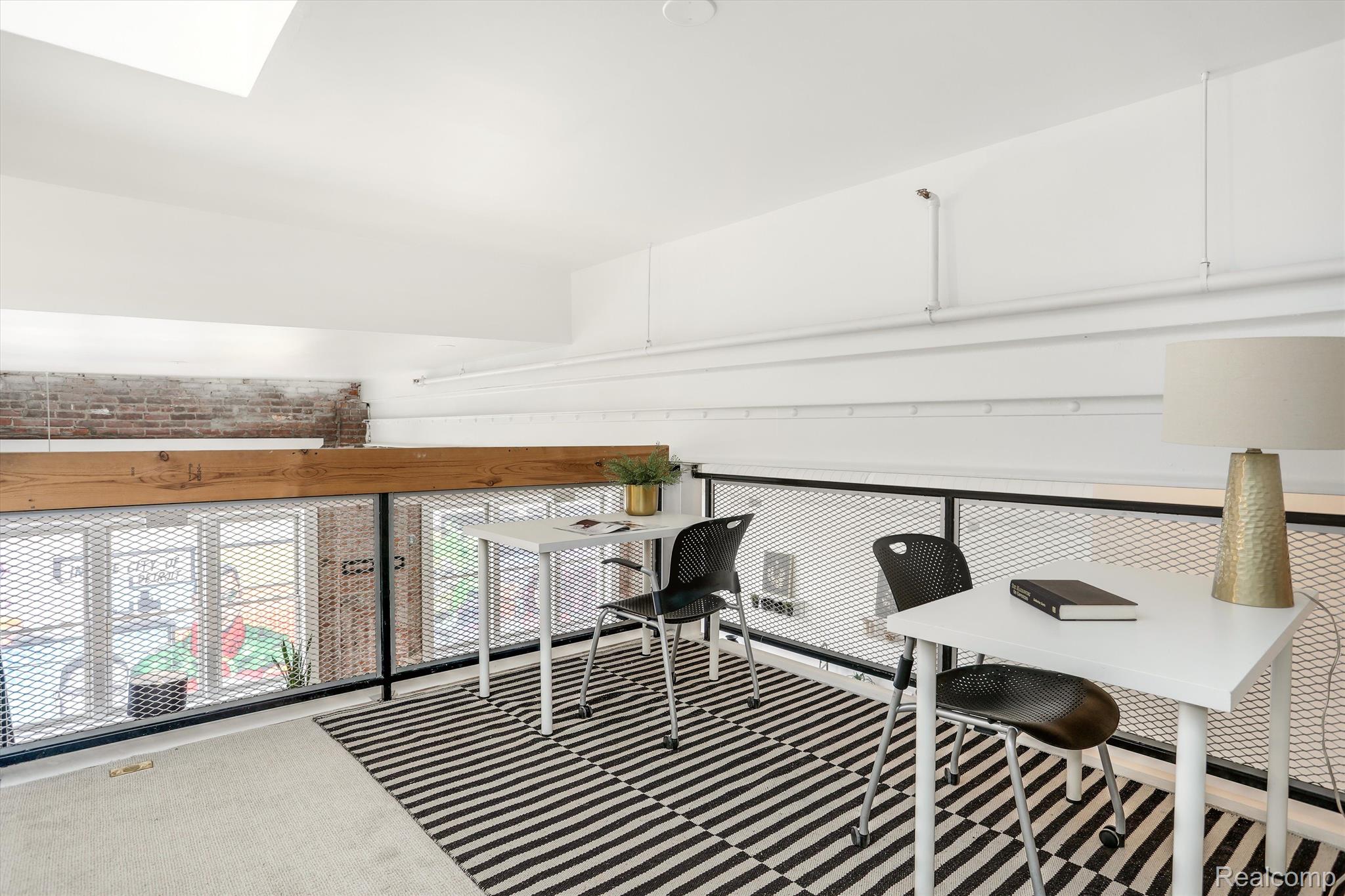 2843 E Grand Blvd Unit: 11