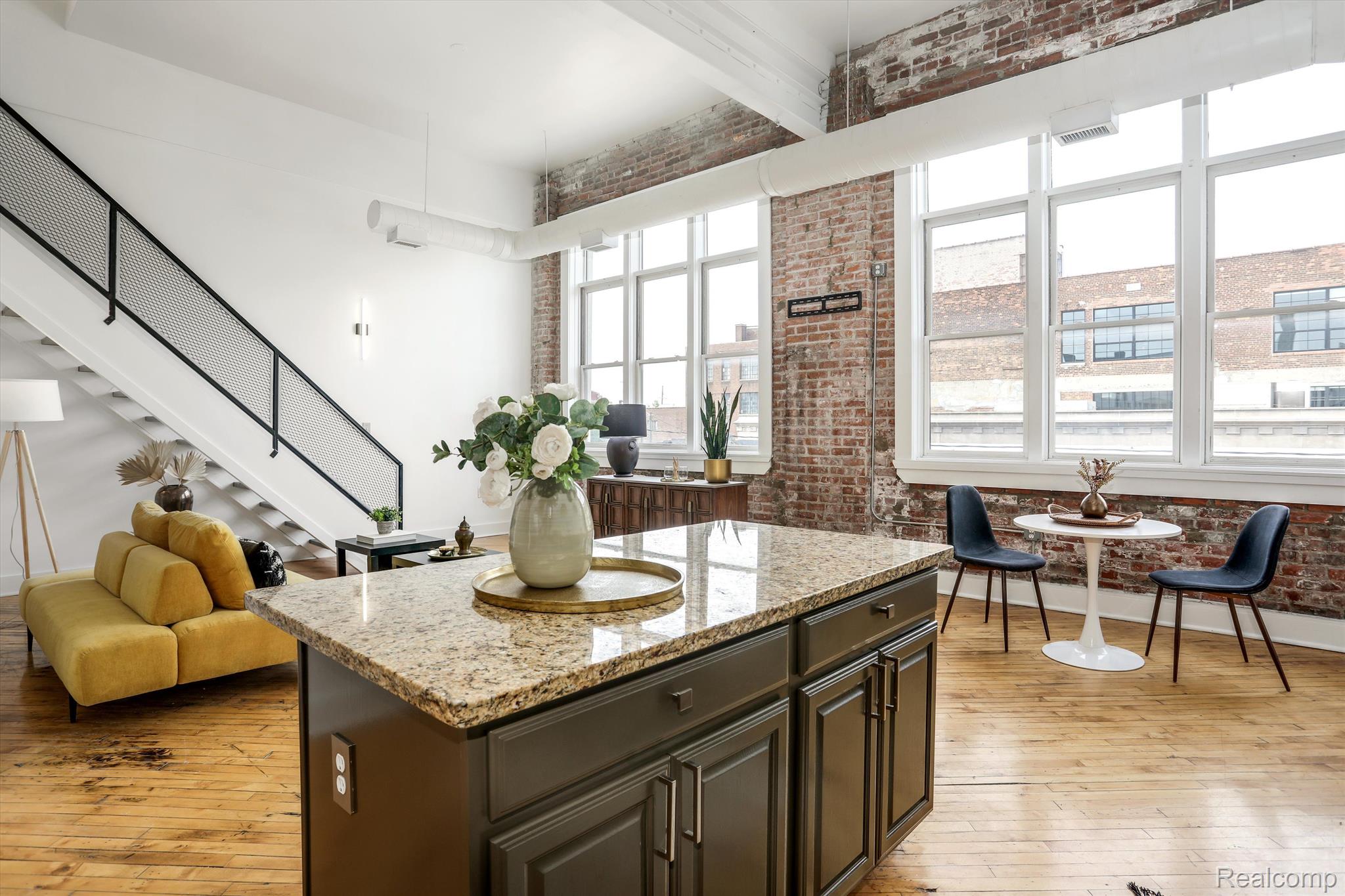 2843 E Grand Blvd Unit: 11