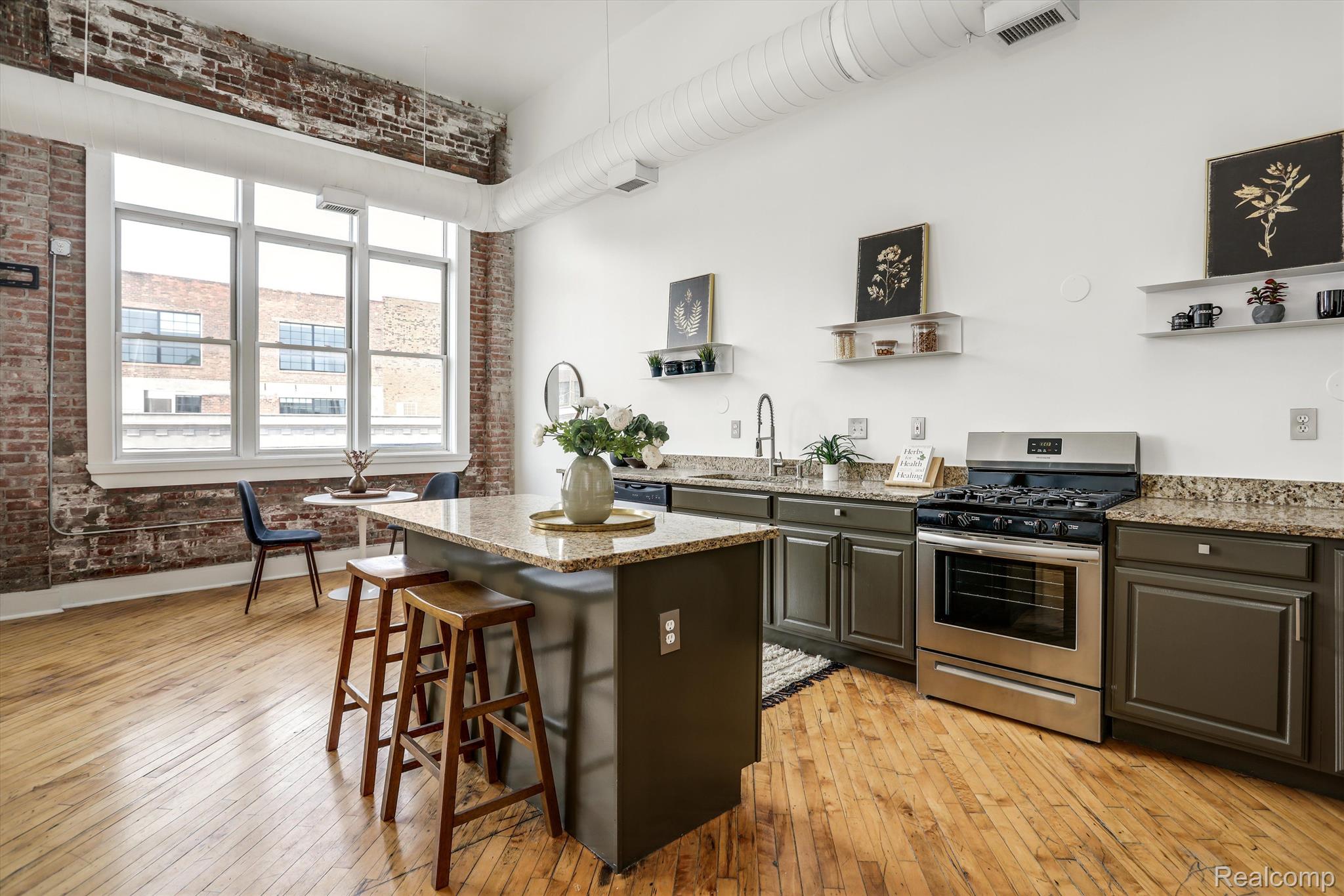 2843 E Grand Blvd Unit: 11