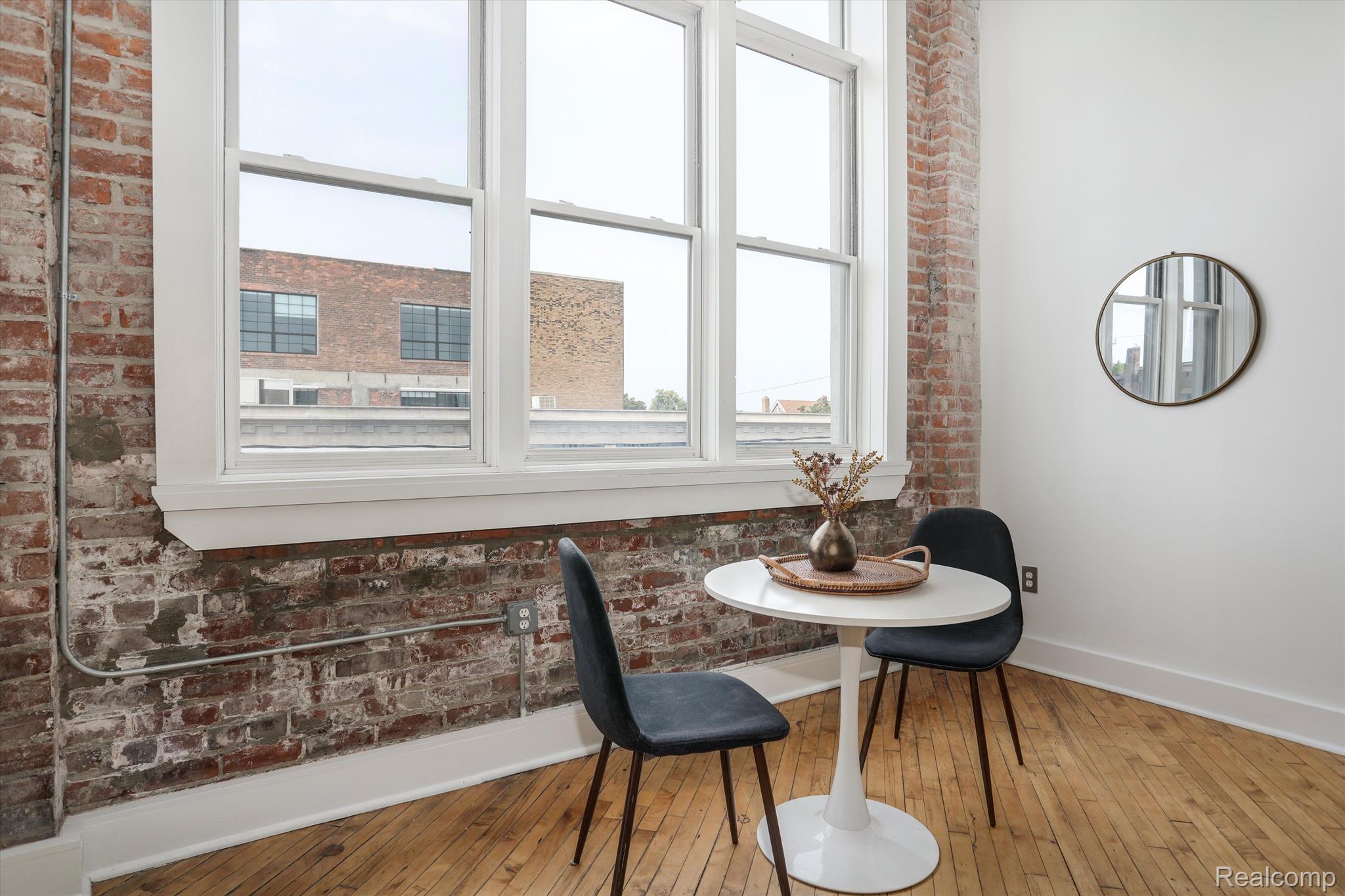 2843 E Grand Blvd Unit: 11