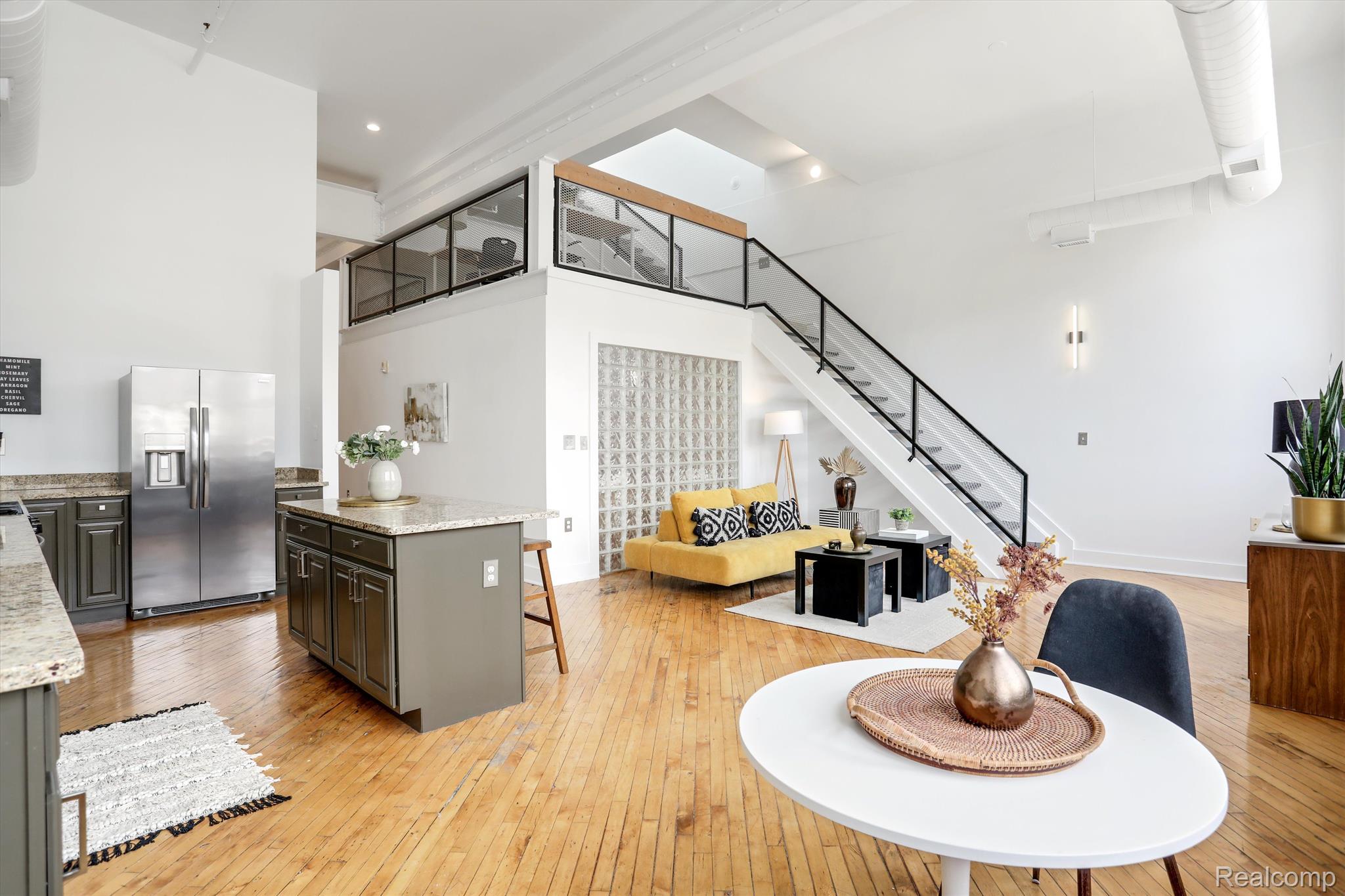 2843 E Grand Blvd Unit: 11