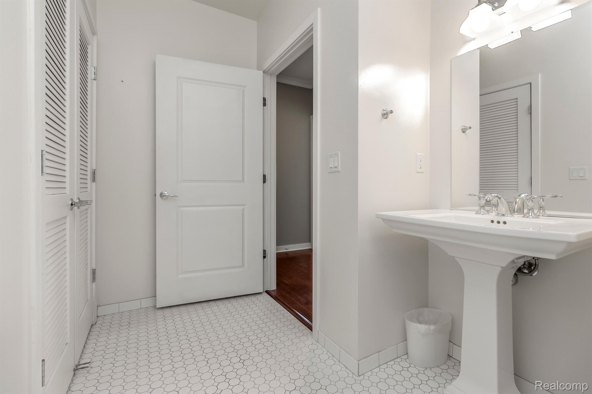 1135  Shelby Unit: # 2806