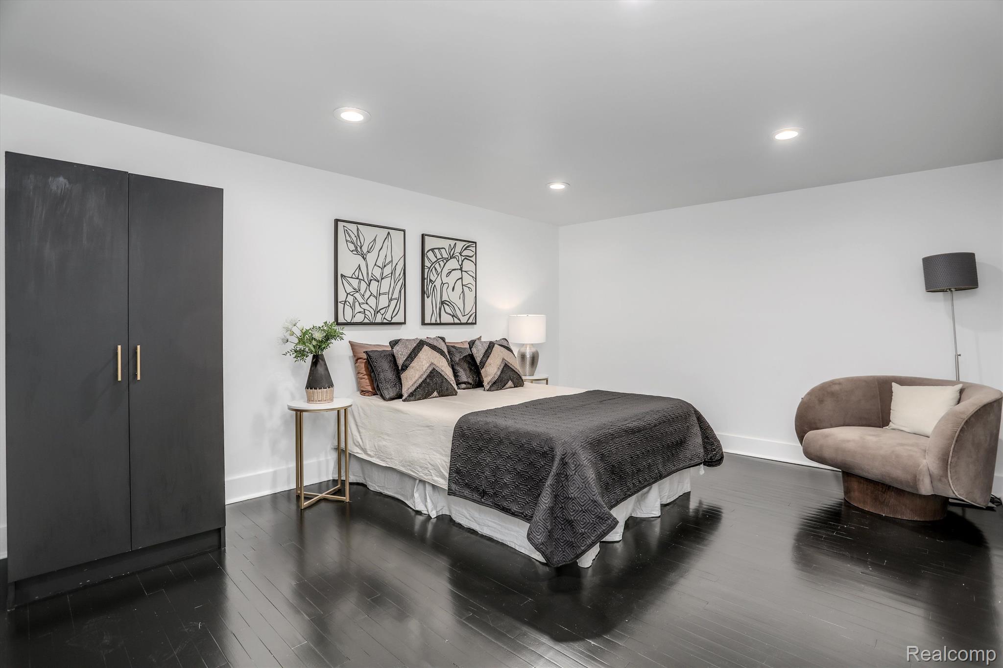 2843 E Grand Boulevard Unit: 6