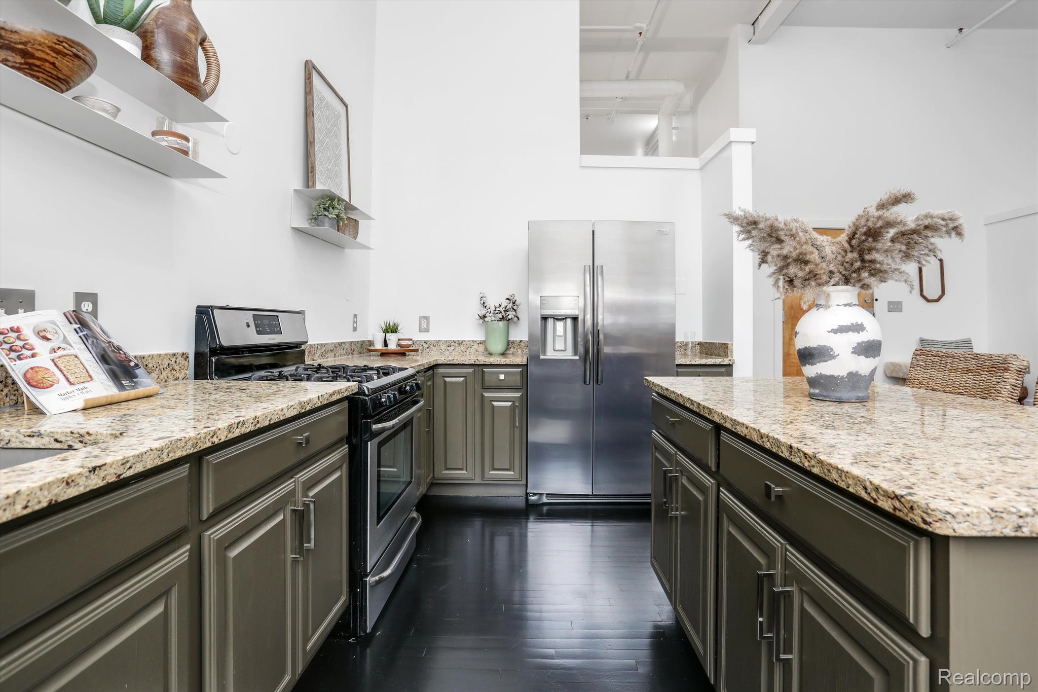 2843 E Grand Boulevard Unit: 6