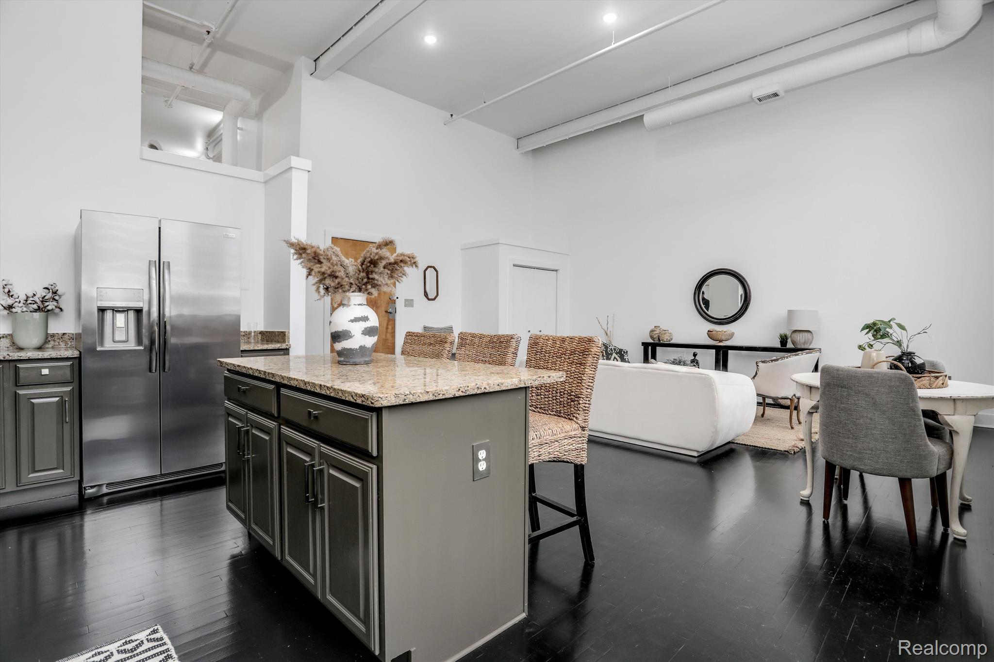 2843 E Grand Boulevard Unit: 6