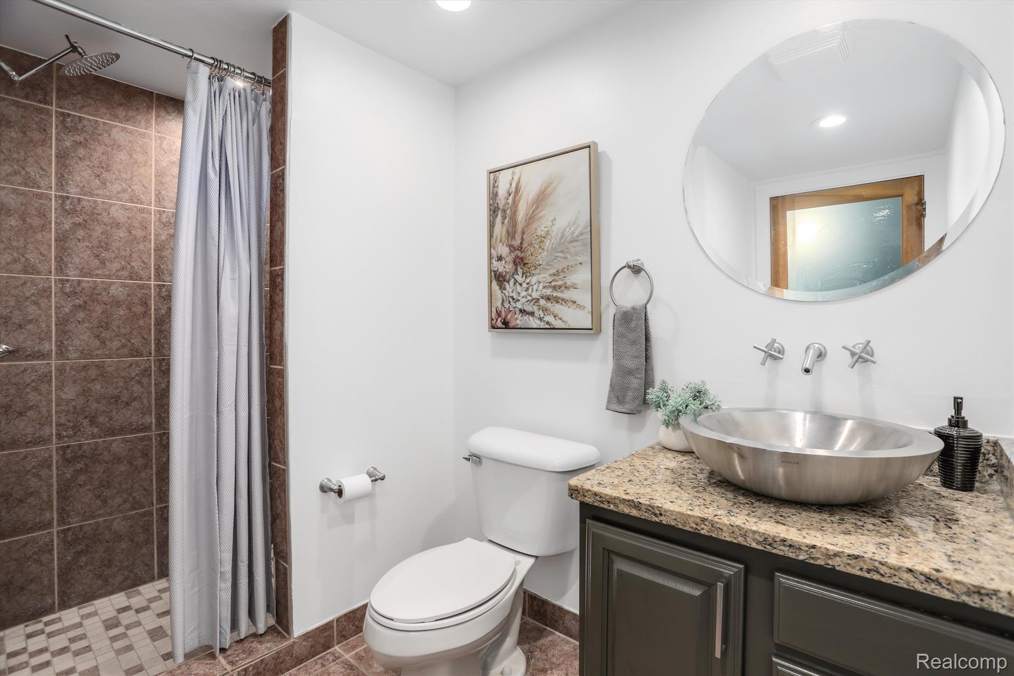 2843 E Grand Boulevard Unit: 6