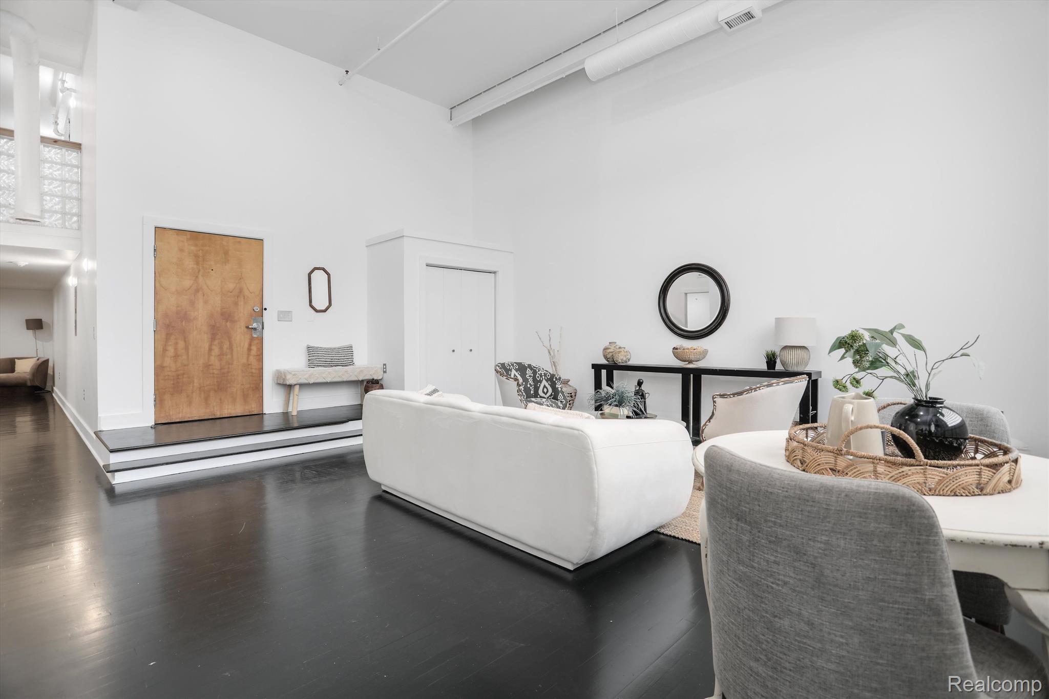 2843 E Grand Boulevard Unit: 6