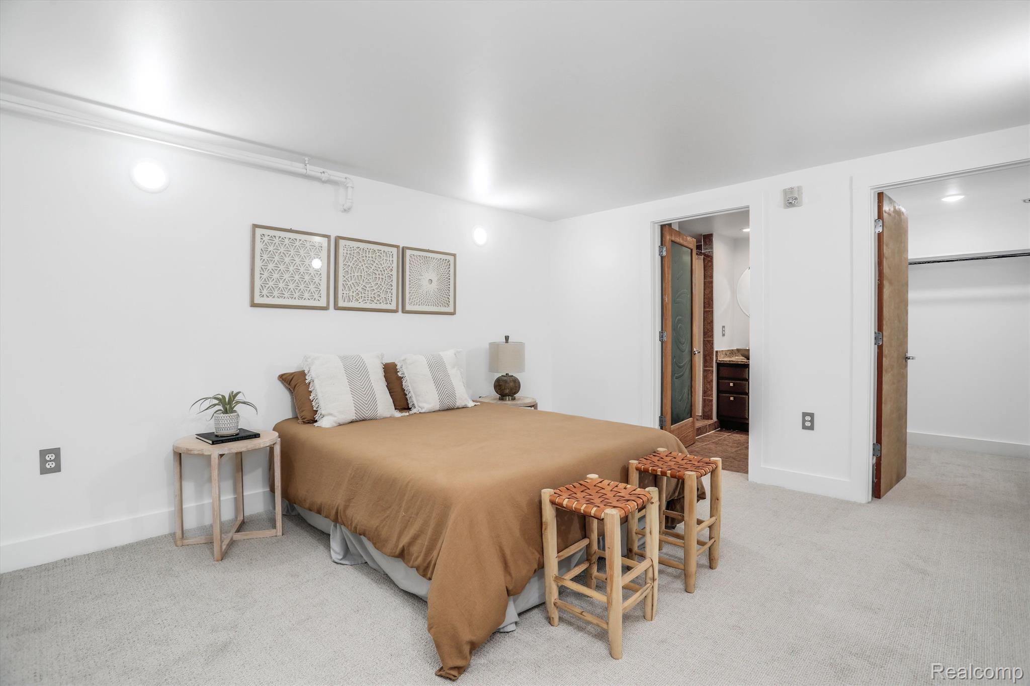 2843 E Grand Boulevard Unit: 6