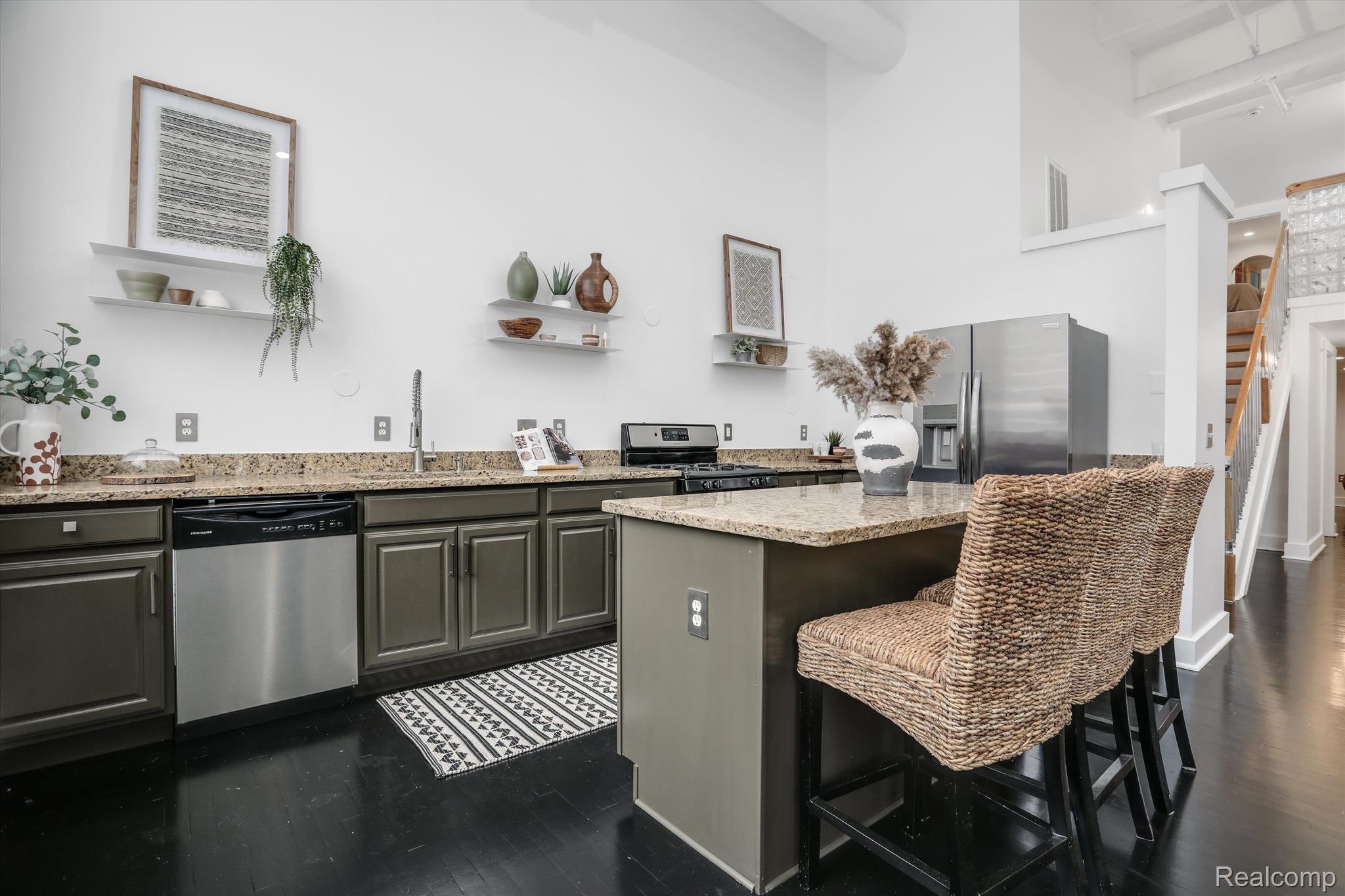 2843 E Grand Boulevard Unit: 6