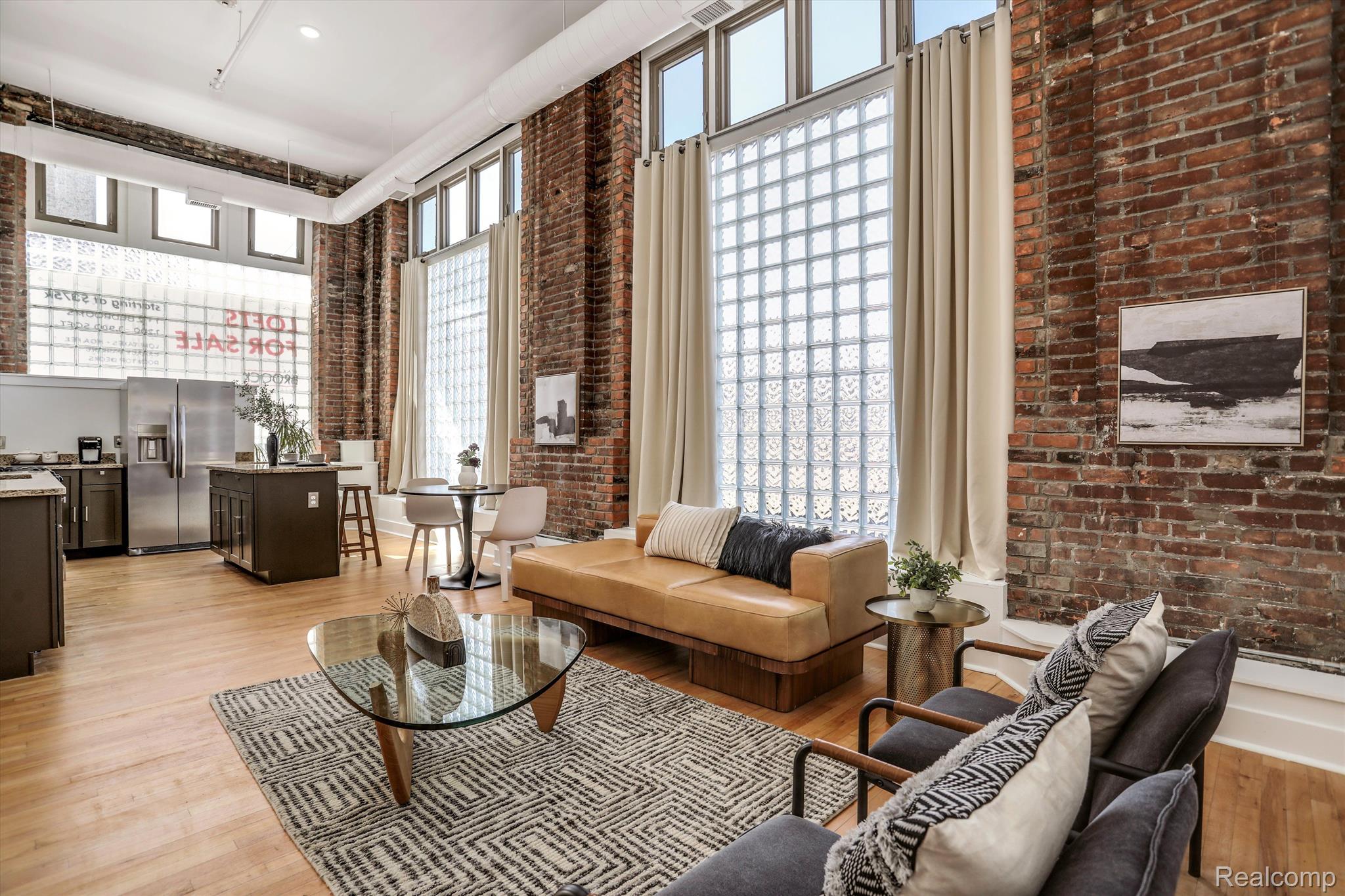 2843 E Grand Boulevard Unit: 1